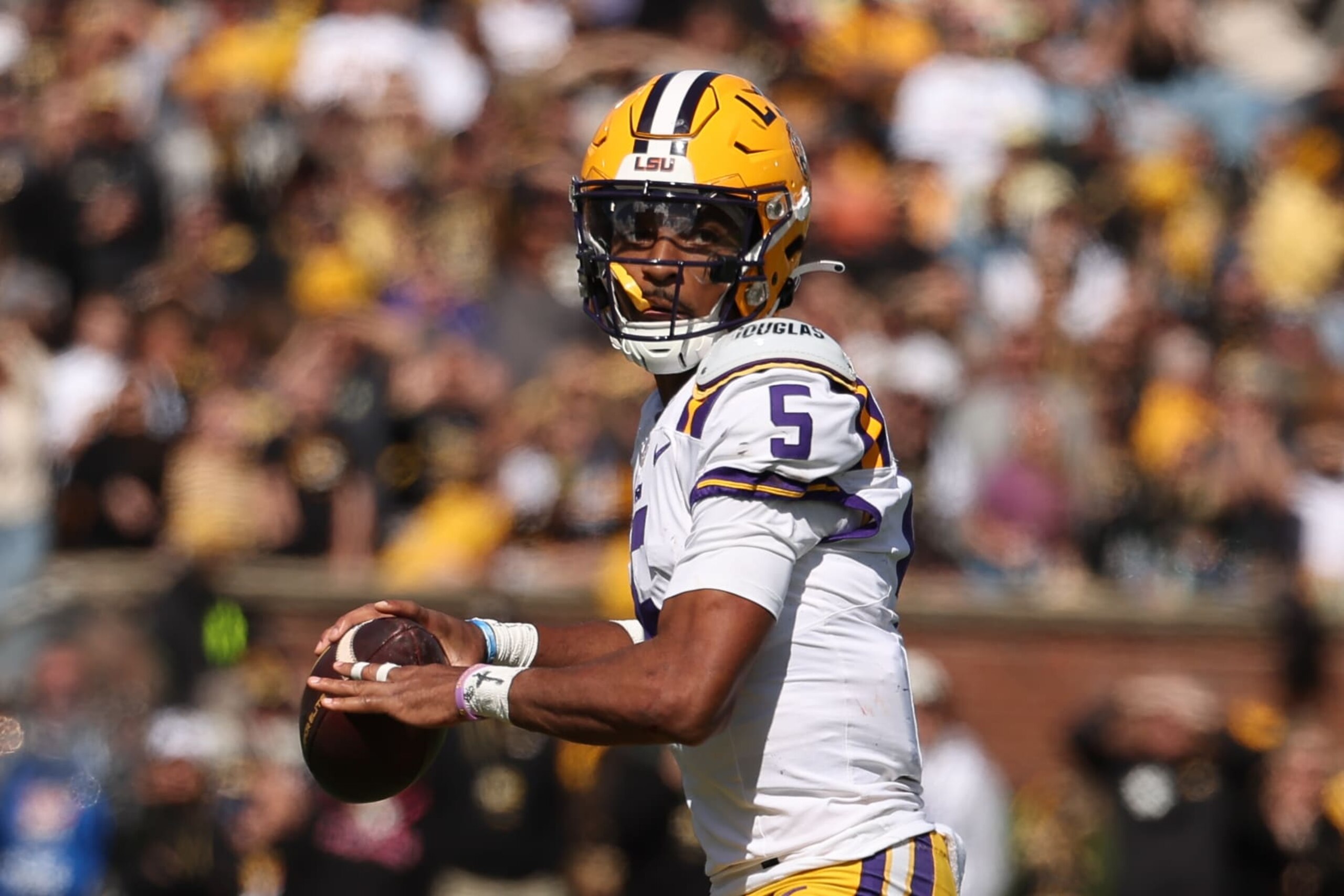 COLUMBIA, MO - OCTOBER 07: LSU Tigers quarterback Jayden Daniels (5) drops back to pass in the third quarter of an SEC football game between the LSU Tigers and Missouri Tigers on Oct 7, 2023 at Memorial Stadium in Columbia, MO. (Photo by Scott Winters/Icon Sportswire via Getty Images)
