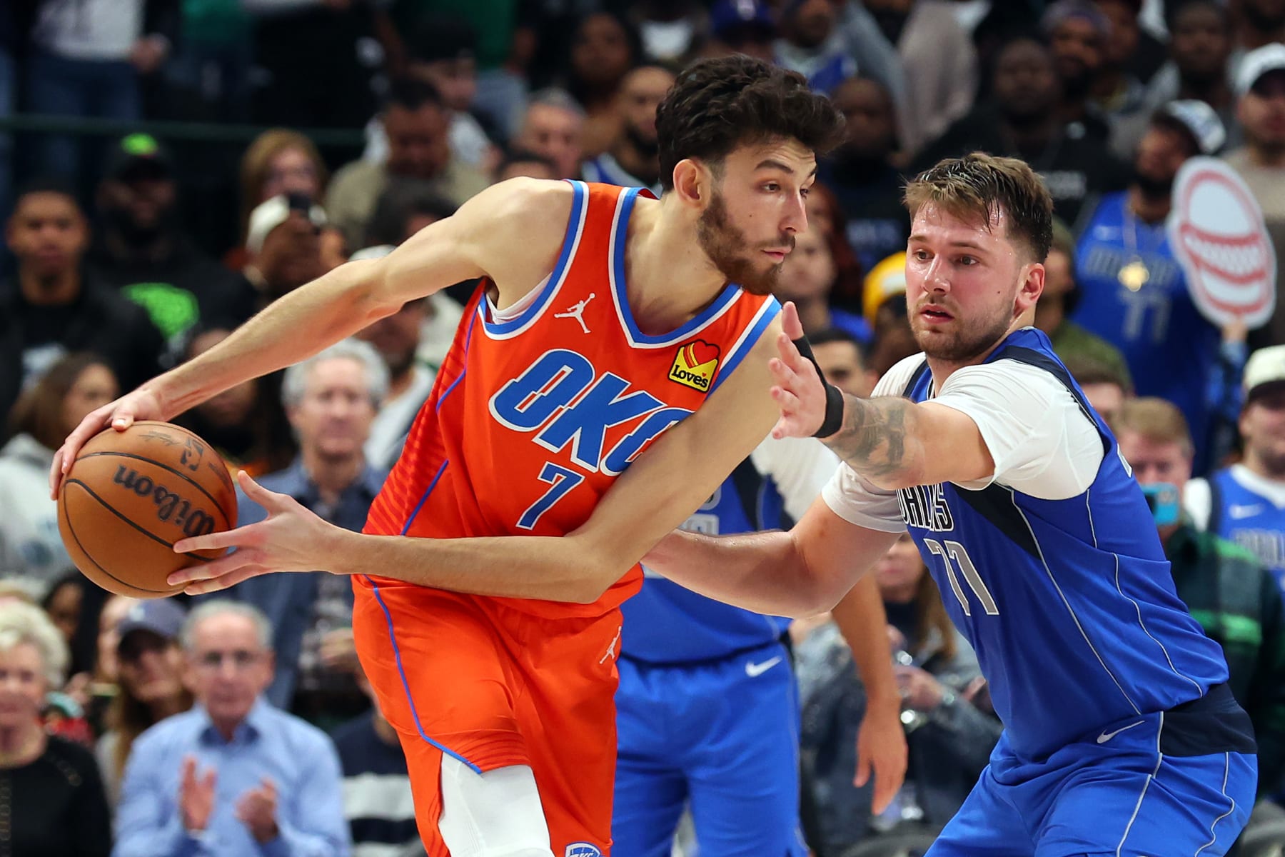 DALLAS, TEXAS - DECEMBER 02: Chet Holmgren #7 of the Oklahoma City Thunder is guarded by Luka Doncic #77 of the Dallas Mavericks in the fourth quarter at American Airlines Center on December 02, 2023 in Dallas, Texas. NOTE TO USER: User expressly acknowledges and agrees that, by downloading and or using this photograph, User is consenting to the terms and conditions of the Getty Images License Agreement. (Photo by Richard Rodriguez/Getty Images)