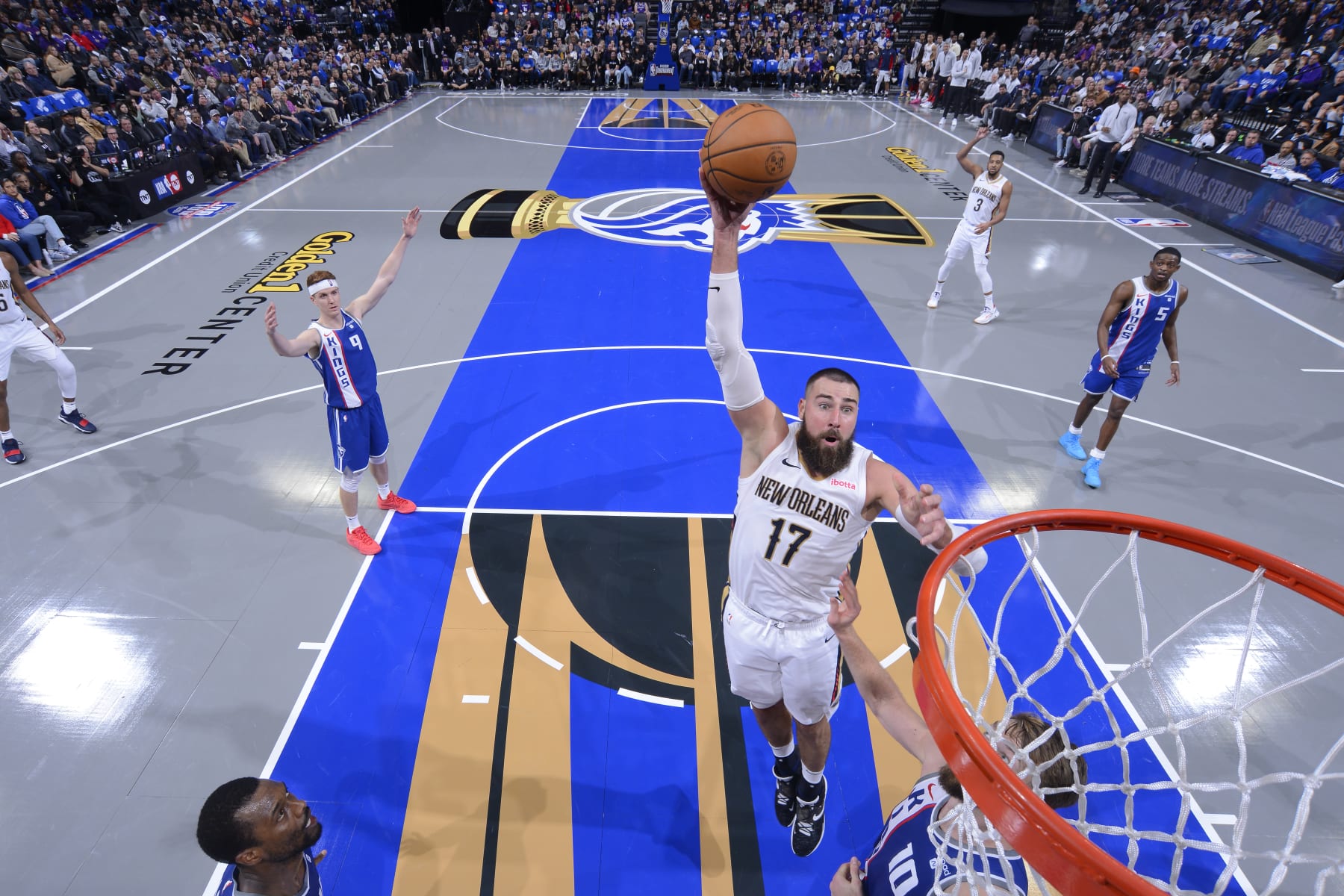 SACRAMENTO, CA - DECEMBER 4: Jonas Valanciunas #17 of the New Orleans Pelicans drives to the basket during the game against the Sacramento Kings during the quarter finals of the In-Season Tournament on December 4, 2023 at Golden 1 Center in Sacramento, California. NOTE TO USER: User expressly acknowledges and agrees that, by downloading and or using this Photograph, user is consenting to the terms and conditions of the Getty Images License Agreement. Mandatory Copyright Notice: Copyright 2023 NBAE (Photo by Rocky Widner/NBAE via Getty Images)