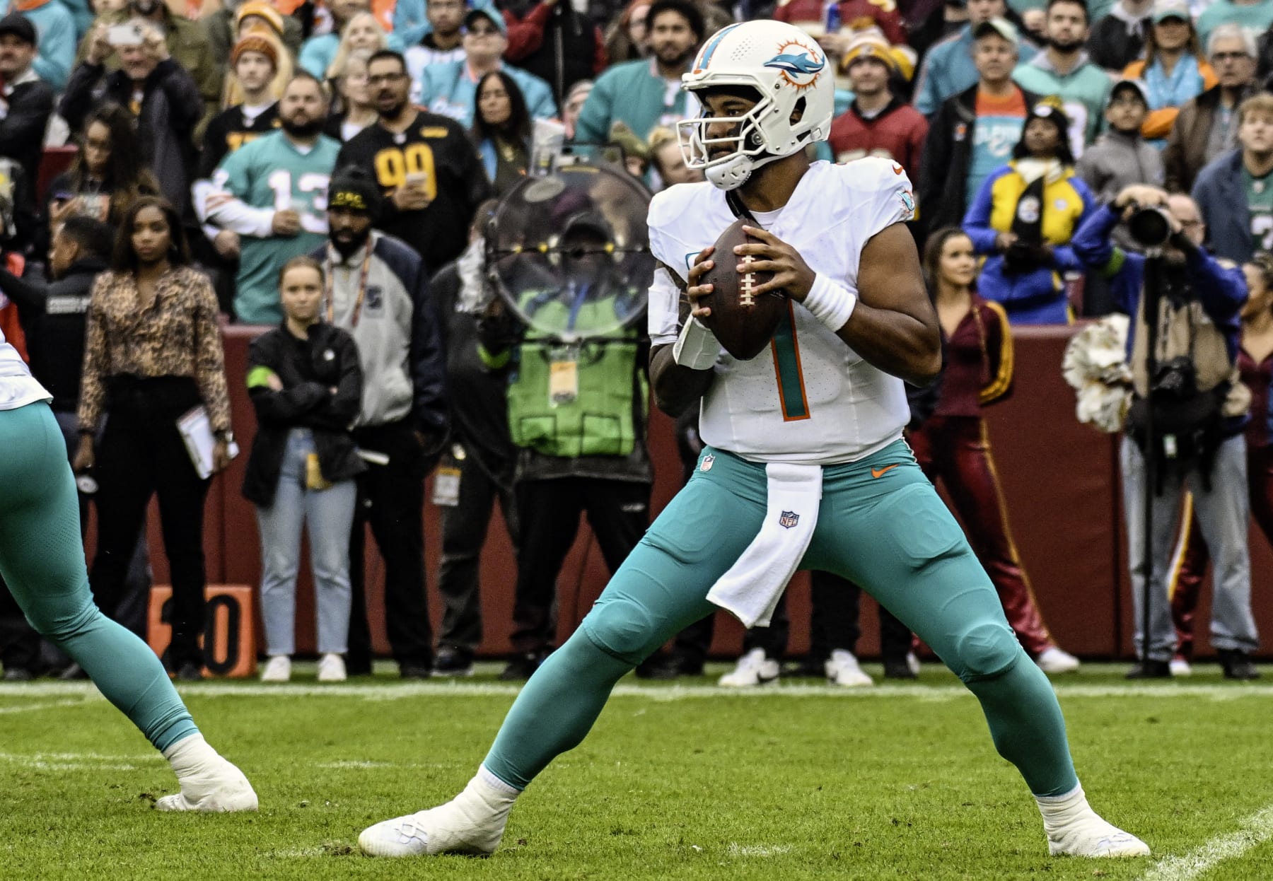 LANDOVER, MD - DECEMBER 03: Miami Dolphins quarterback Tua Tagovailoa (1) in action during the NFL game between the Miami Dolphins and the Washington Commanders on December 3, 2023 at Fed Ex Field in Landover, MD. (Photo by Mark Goldman/Icon Sportswire via Getty Images) LANDOVER, MD - DECEMBER 03: Miami Dolphins quarterback Tua Tagovailoa (1) in action during the NFL game between the Miami Dolphins and the Washington Commanders on December 3, 2023 at Fed Ex Field in Landover, MD. (Photo by Mark Goldman/Icon Sportswire via Getty Images)