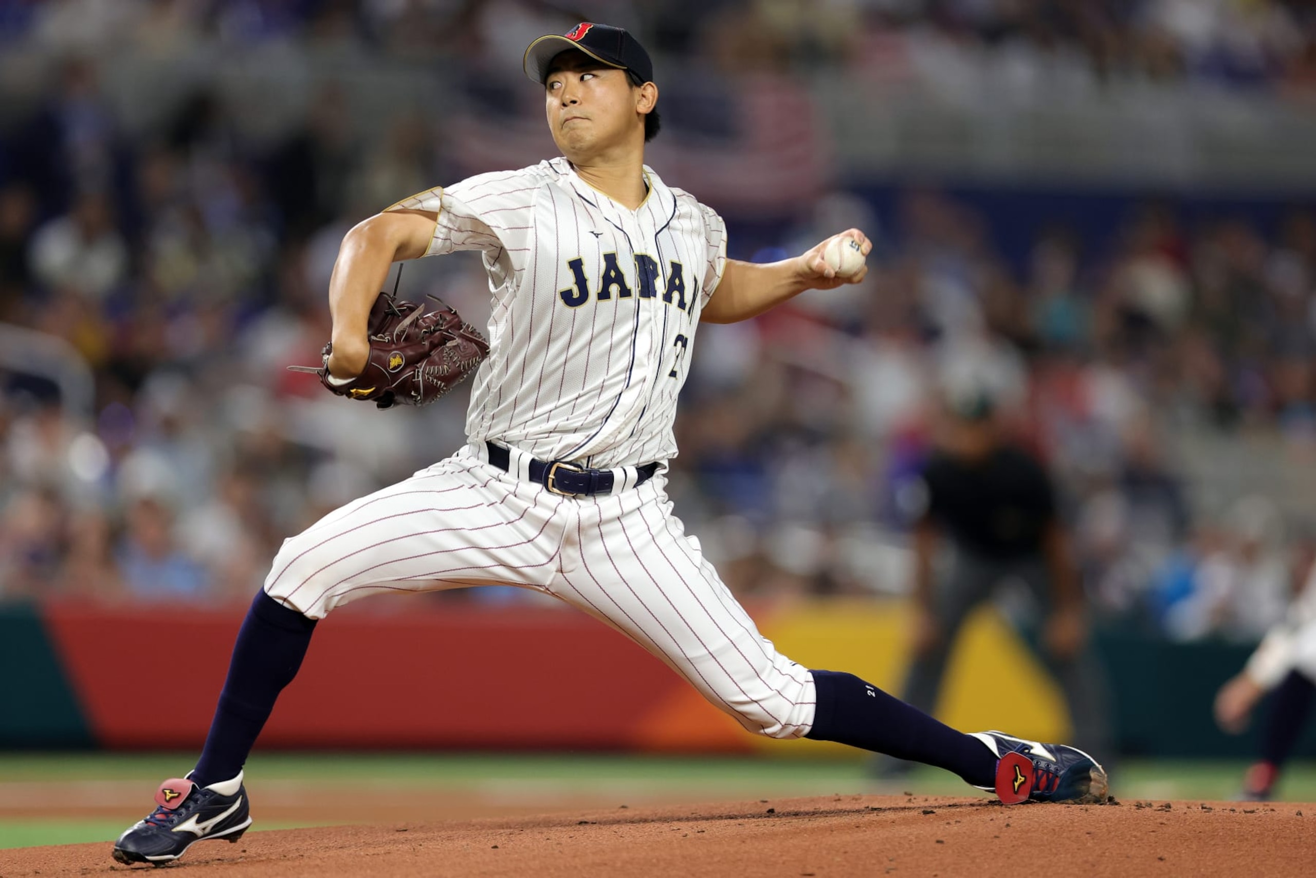MIAMI, FLORIDA - MARCH 21: Shota Imanaga #21 of Team Japan pitches in the first inning against Team USA during the World Baseball Classic Championship at loanDepot park on March 21, 2023 in Miami, Florida. (Photo by Megan Briggs/Getty Images)