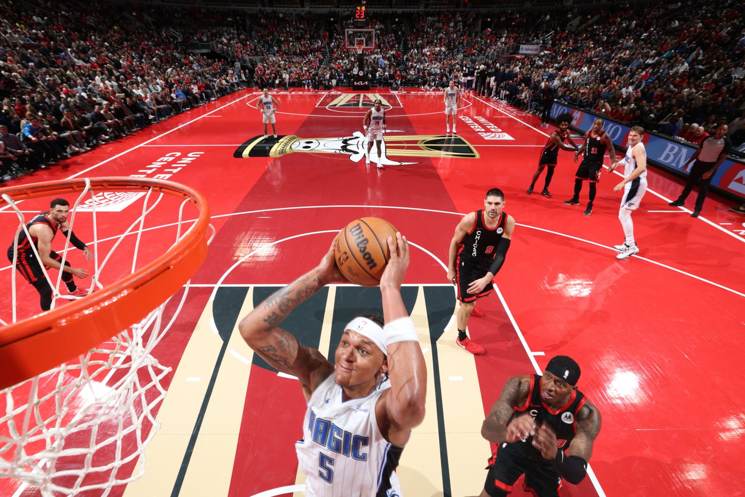 CHICAGO, IL - NOVEMBER 17:  Paolo Banchero #5 of the Orlando Magic drives to the basket during the In-Season Tournament game against the Chicago Bulls on November 17, 2023 at United Center in Chicago, Illinois. NOTE TO USER: User expressly acknowledges and agrees that, by downloading and or using this photograph, User is consenting to the terms and conditions of the Getty Images License Agreement. Mandatory Copyright Notice: Copyright 2023 NBAE (Photo by Jeff Haynes/NBAE via Getty Images)