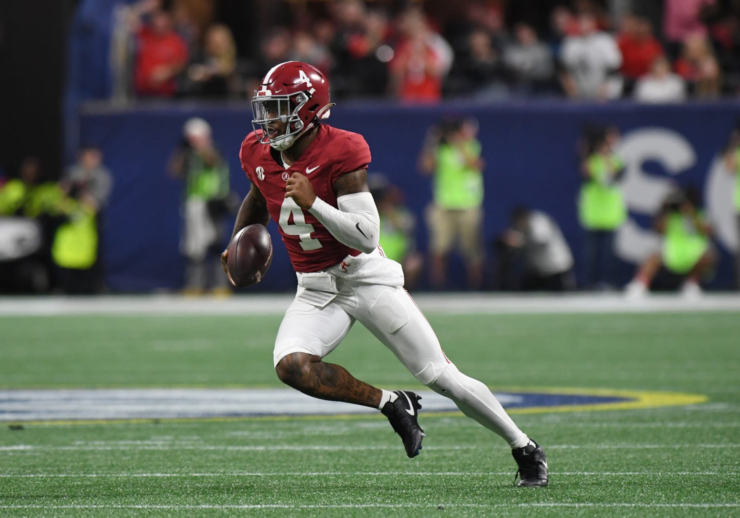 ATLANTA, GA - DECEMBER 02: Alabama Crimson Tide Quarterback Jalen Milroe (4) rushes the ball during the SEC Championship Game between the Georgia Bulldogs and the Alabama Crimson Tide on December 02, 2023, at Mercedes-Benz Stadium in Atlanta, GA. (Photo by Jeffrey Vest/Icon Sportswire via Getty Images)