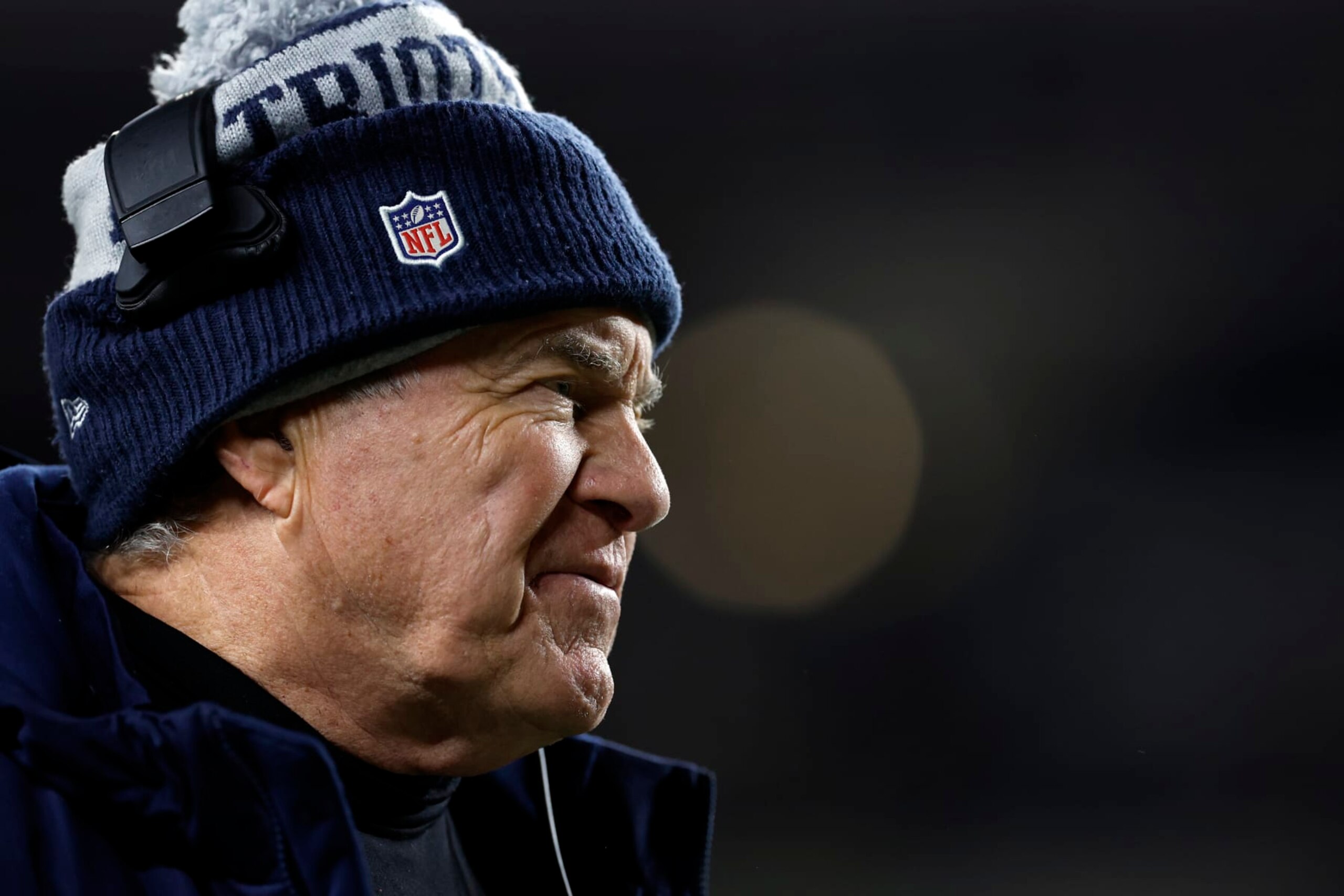 Pittsburgh, PA - December 7: New England Patriots head coach Bill Belichick talks with an official during the game. The Patriots beat the Pittsburgh Steelers, 21-18. (Photo by Danielle Parhizkaran/The Boston Globe via Getty Images)
