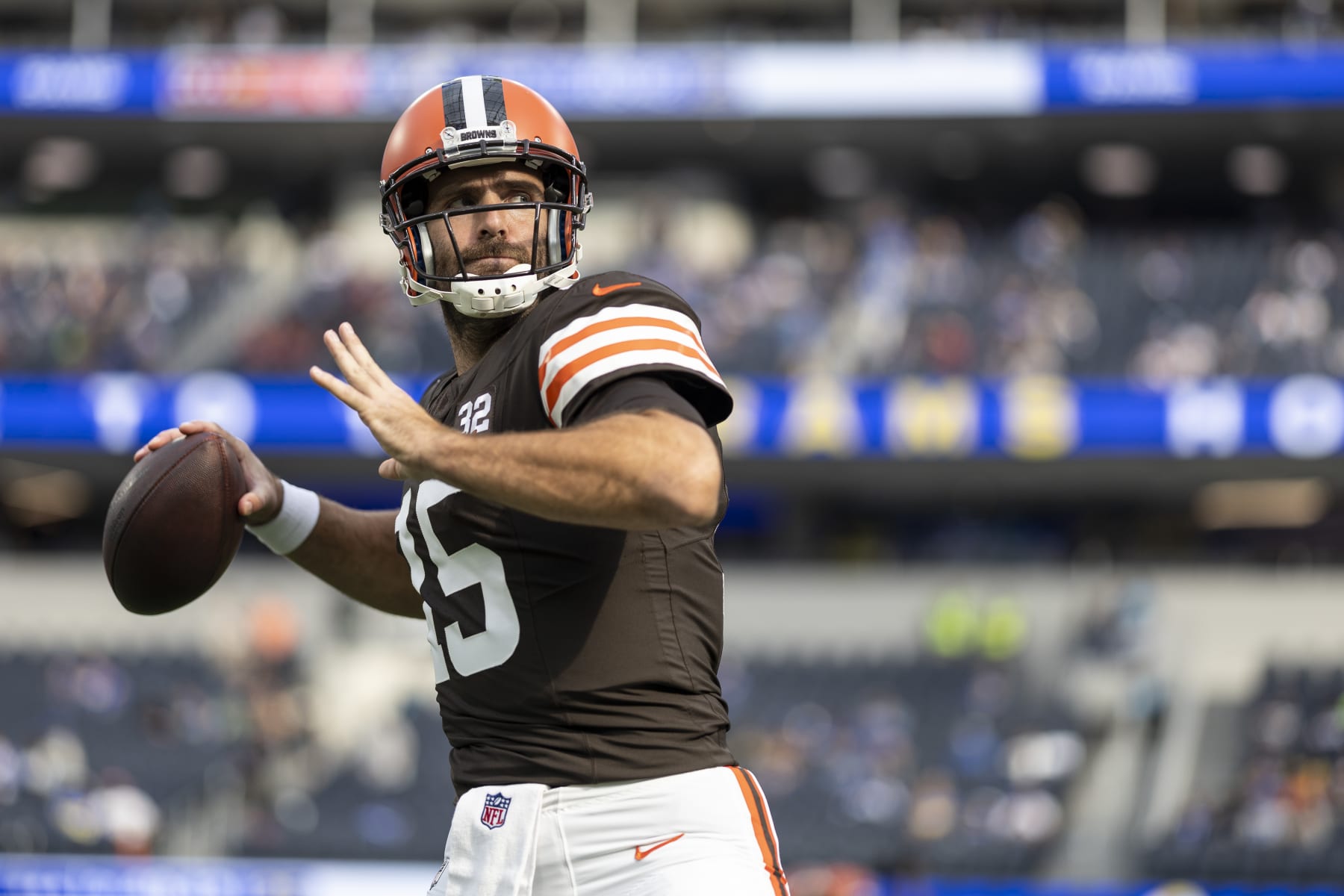 INGLEWOOD, CALIFORNIA - DECEMBER 03: Joe Flacco #15 of the Cleveland Browns looks to pass as he warms up prior to an NFL football game between the Los Angeles Rams and the Cleveland Browns at SoFi Stadium on December 03, 2023 in Inglewood, California. (Photo by Michael Owens/Getty Images)
