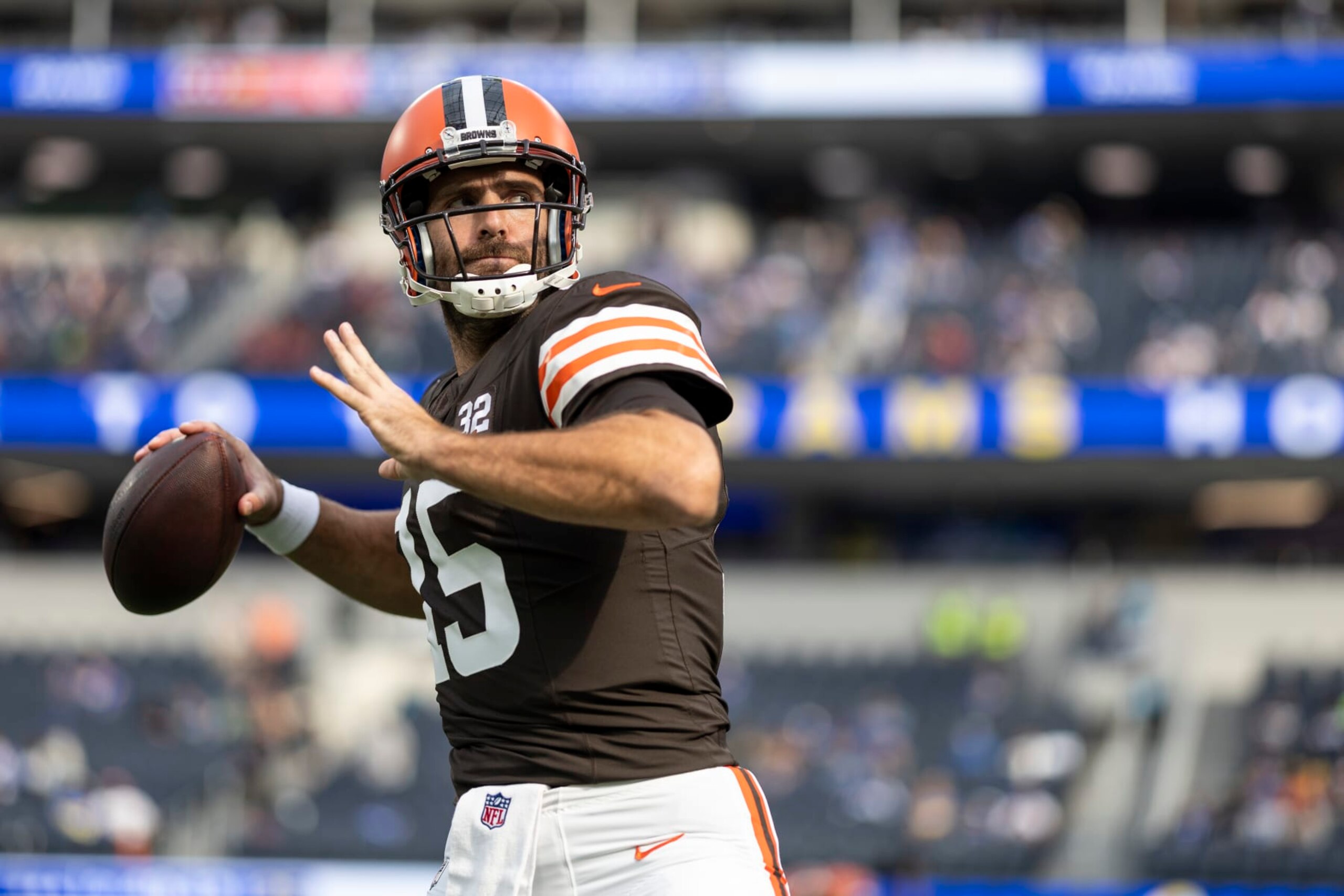INGLEWOOD, CALIFORNIA - DECEMBER 03: Joe Flacco #15 of the Cleveland Browns looks to pass as he warms up prior to an NFL football game between the Los Angeles Rams and the Cleveland Browns at SoFi Stadium on December 03, 2023 in Inglewood, California. (Photo by Michael Owens/Getty Images)