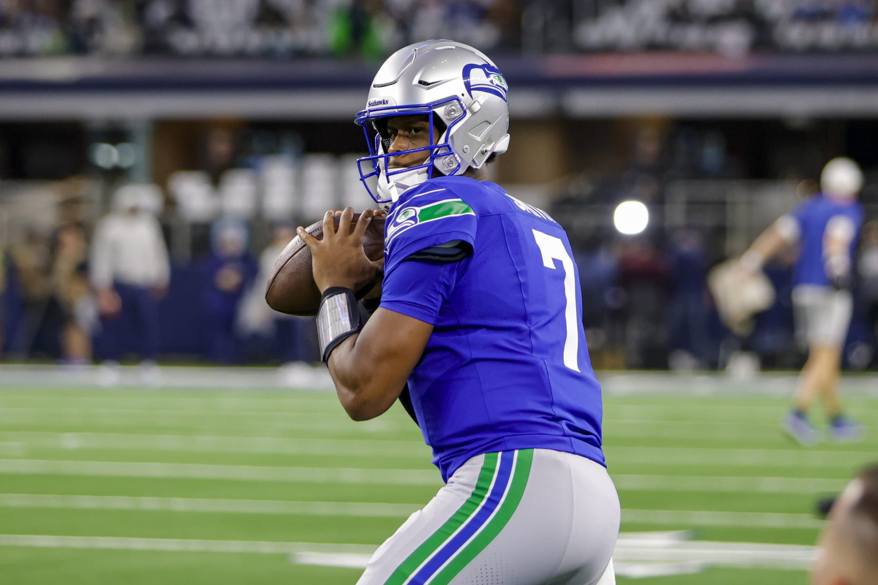ARLINGTON, TX - NOVEMBER 30: Seattle Seahawks quarterback Geno Smith (7) warms-up before the game between the Dallas Cowboys and the Seattle Seahawks on November 30, 2023 at AT&T Stadium in Arlington, Texas. (Photo by Matthew Pearce/Icon Sportswire via Getty Images)