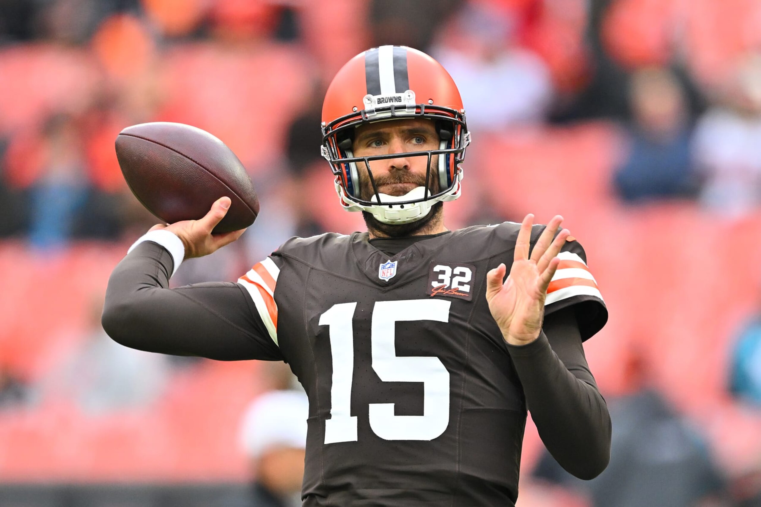 CLEVELAND, OHIO - DECEMBER 10: Joe Flacco #15 of the Cleveland Browns warms up before the game against the Jacksonville Jaguars at Cleveland Browns Stadium on December 10, 2023 in Cleveland, Ohio. (Photo by Jason Miller/Getty Images)