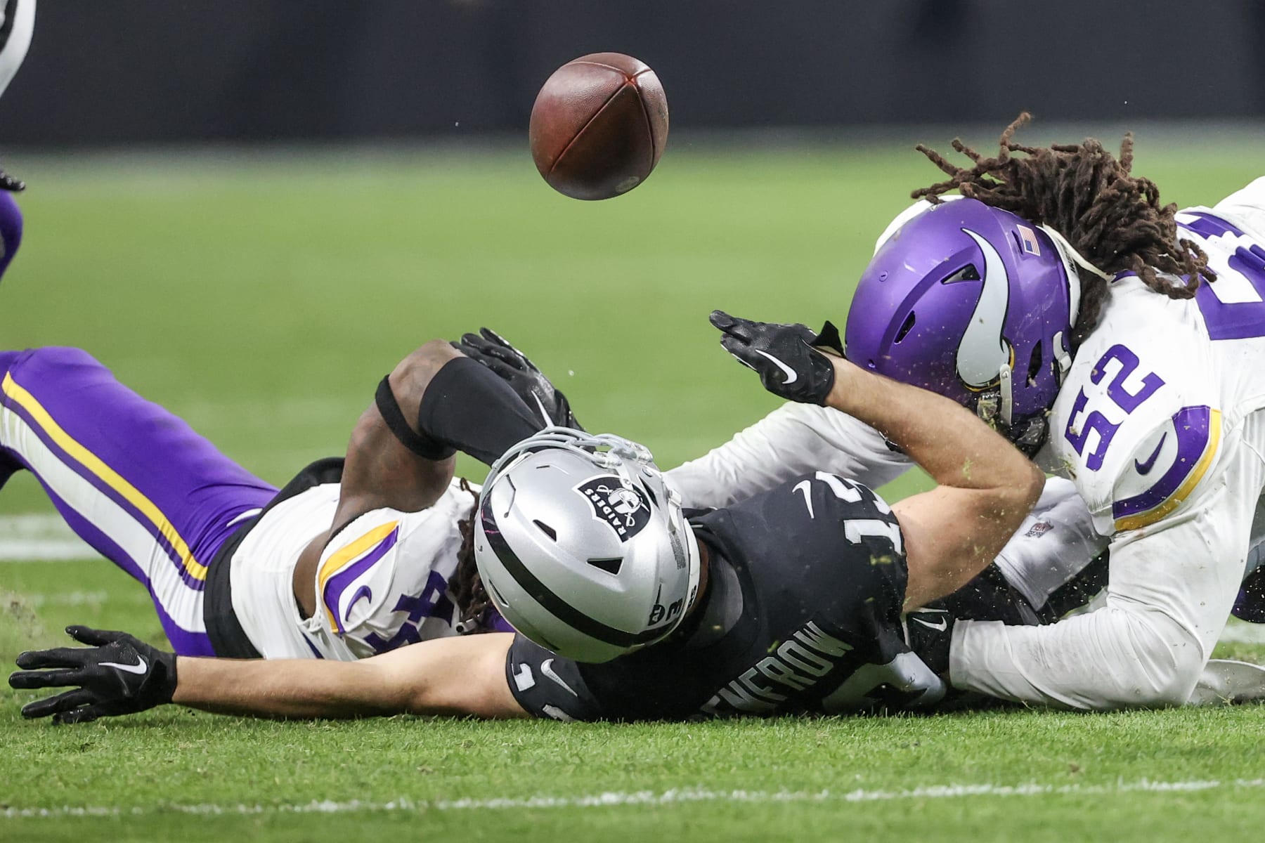 Raiders WR Hunter Renfrow fumbles against the Vikings 