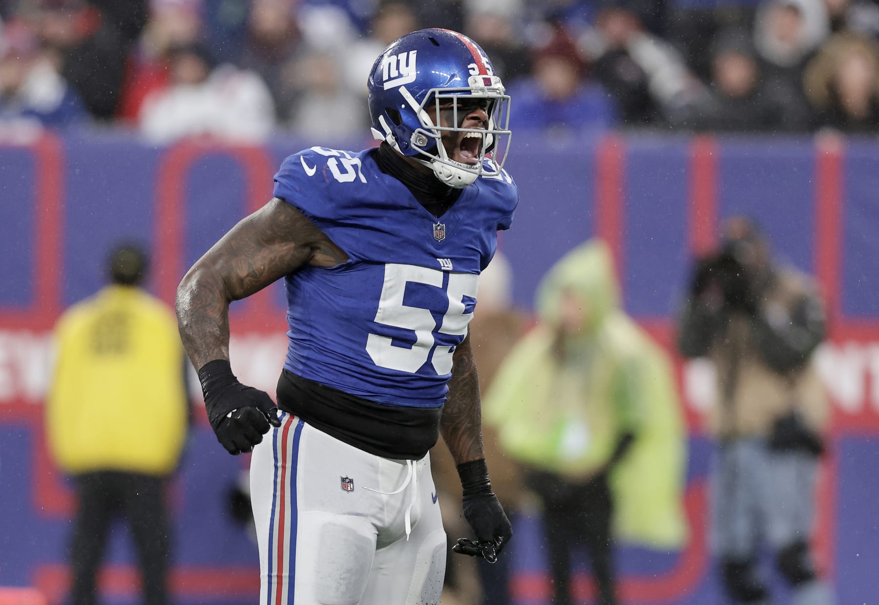 EAST RUTHERFORD, NEW JERSEY - NOVEMBER 26: (NEW YORK DAILIES OUT)  Jihad Ward #55 of the New York Giants in action against the New England Patriots at MetLife Stadium on November 26, 2023 in East Rutherford, New Jersey.  The Giants defeated the Patriots 10-7. (Photo by Jim McIsaac/Getty Images)
