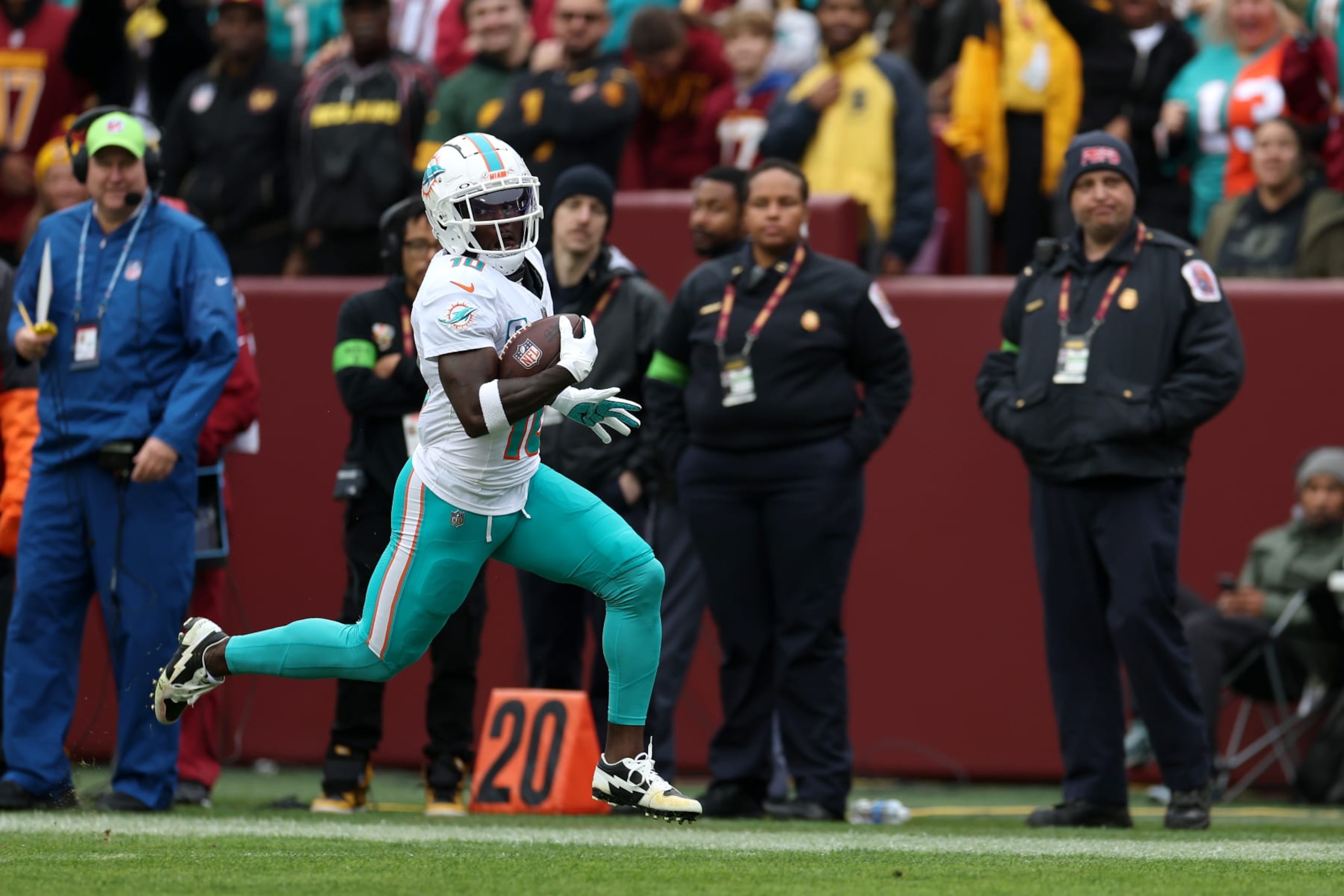 LANDOVER, MARYLAND - DECEMBER 03: Wide receiver Tyreek Hill #10 of the Miami Dolphins rushes for a touchdown after catching a first half pass against the Washington Commanders at FedExField on December 03, 2023 in Landover, Maryland. (Photo by Rob Carr/Getty Images)