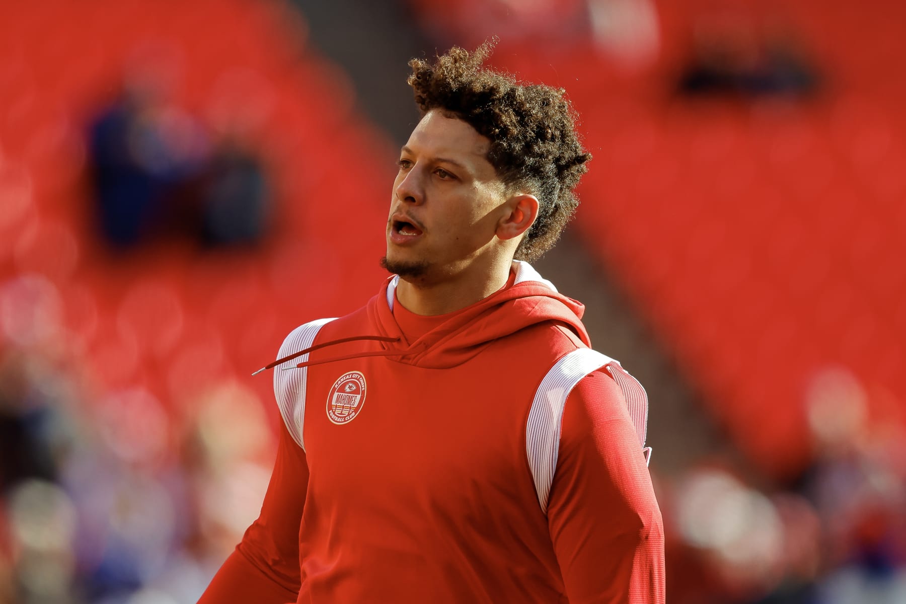 KANSAS CITY, MISSOURI - DECEMBER 10: 
Patrick Mahomes #15 of the Kansas City Chiefs warms up before the game against the Buffalo Bills at GEHA Field at Arrowhead Stadium on December 10, 2023 in Kansas City, Missouri. (Photo by David Eulitt/Getty Images)