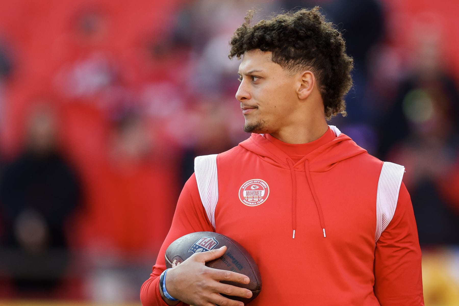 KANSAS CITY, MISSOURI - DECEMBER 10: Patrick Mahomes #15 of the Kansas City Chiefs warms up before the game against the Buffalo Bills at GEHA Field at Arrowhead Stadium on December 10, 2023 in Kansas City, Missouri. (Photo by Jamie Squire/Getty Images)