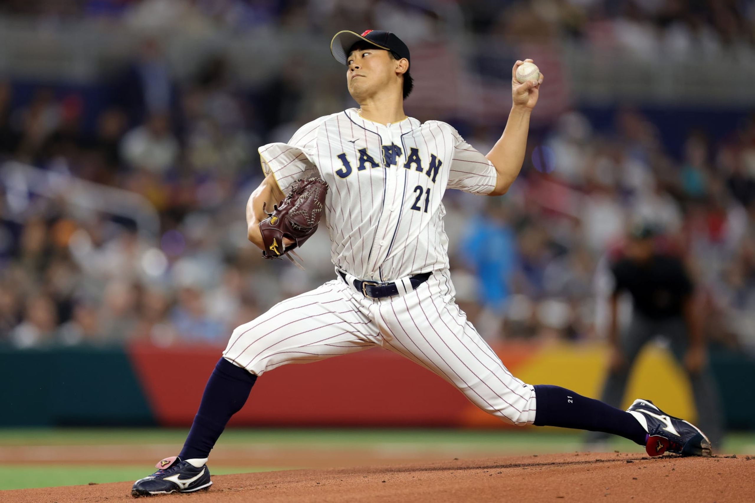 MIAMI, FLORIDA - MARCH 21: Shota Imanaga #21 of Team Japan pitches in the first inning against Team USA during the World Baseball Classic Championship at loanDepot park on March 21, 2023 in Miami, Florida. (Photo by Megan Briggs/Getty Images) MIAMI, FLORIDA - MARCH 21: Shota Imanaga #21 of Team Japan pitches in the first inning against Team USA during the World Baseball Classic Championship at loanDepot park on March 21, 2023 in Miami, Florida. (Photo by Megan Briggs/Getty Images)