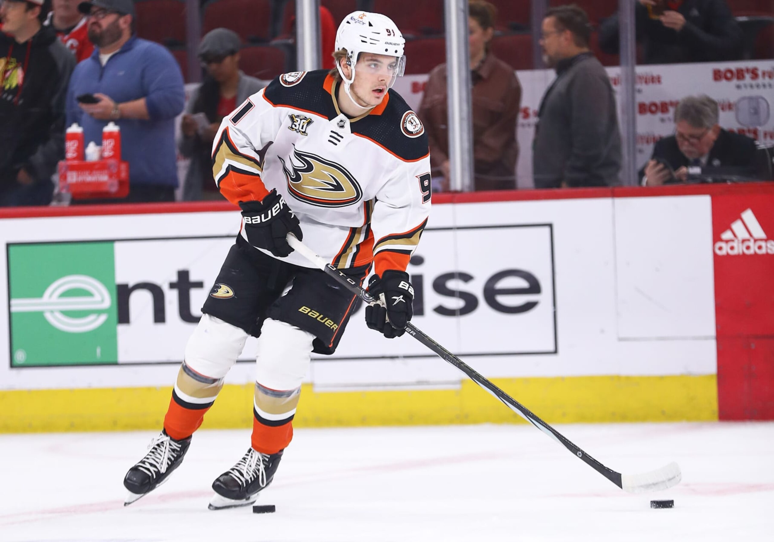 CHICAGO, IL - DECEMBER 07: Leo Carlsson #91 of the Anaheim Ducks prior to a game against the Chicago Blackhawks at the United Center on December 7, 2023 in Chicago, Illinois. (Photo by Melissa Tamez/Icon Sportswire via Getty Images)