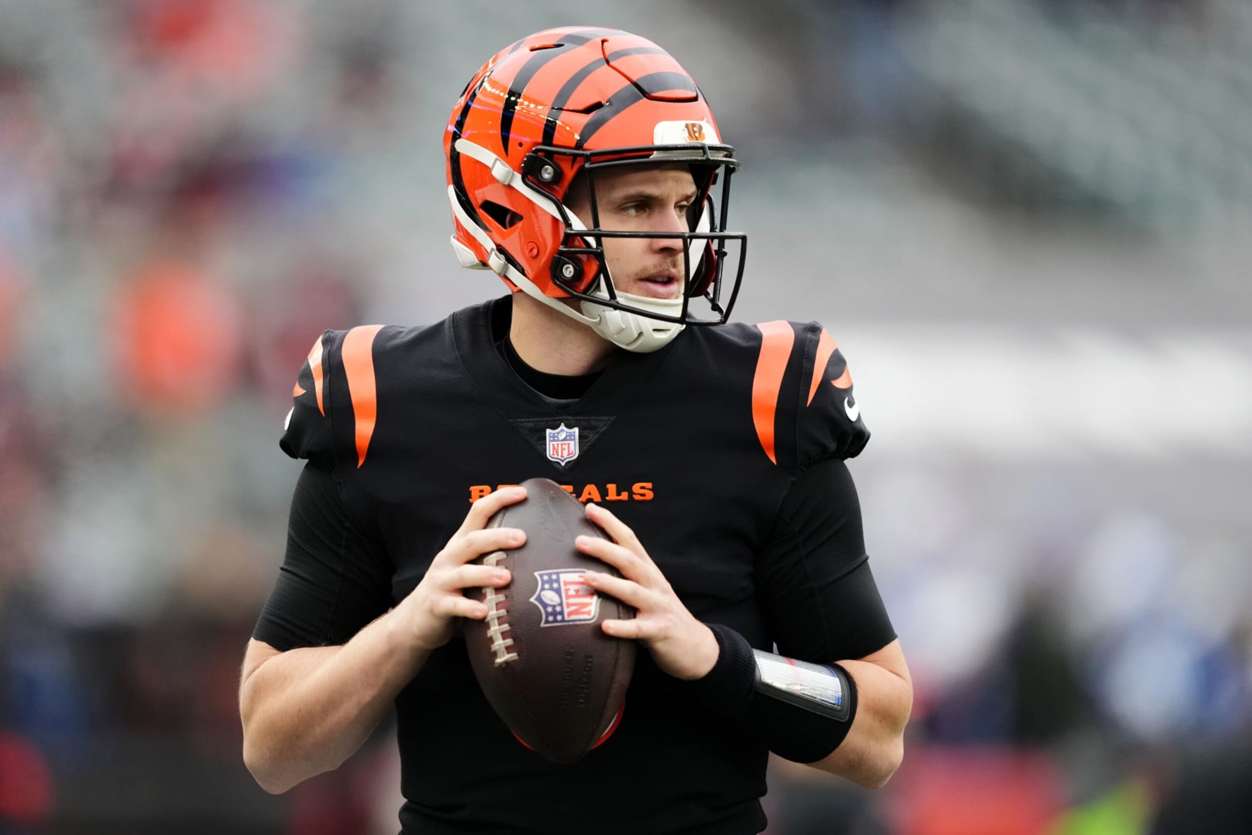 CINCINNATI, OHIO - DECEMBER 10: Jake Browning #6 of the Cincinnati Bengals warms up before the game against the Indianapolis Colts at Paycor Stadium on December 10, 2023 in Cincinnati, Ohio. (Photo by Dylan Buell/Getty Images)