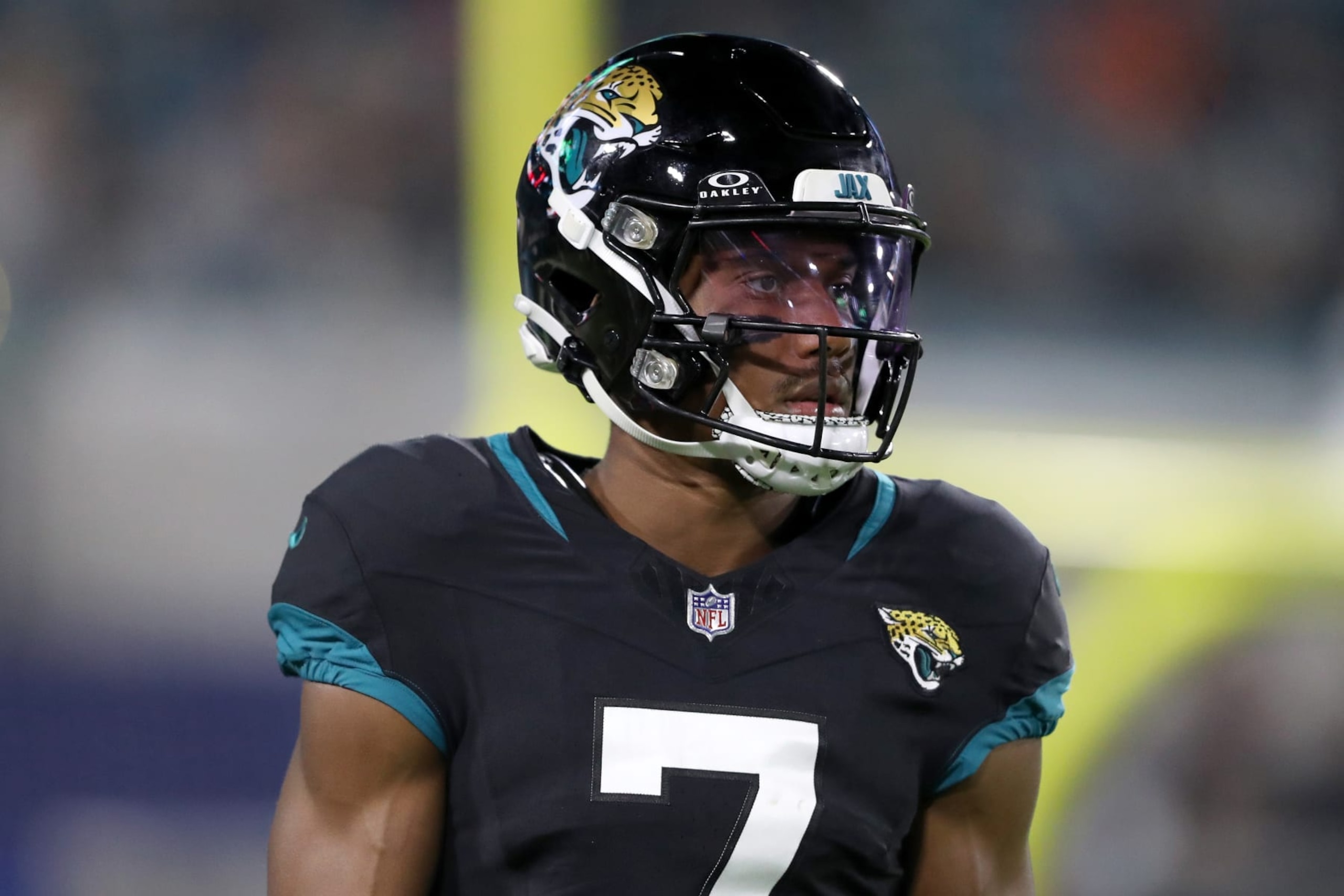 JACKSONVILLE, FLORIDA - DECEMBER 04: Zay Jones #7 of the Jacksonville Jaguars warms up before a game against the Cincinnati Bengals at EverBank Stadium on December 04, 2023 in Jacksonville, Florida. (Photo by Courtney Culbreath/Getty Images) JACKSONVILLE, FLORIDA - DECEMBER 04: Zay Jones #7 of the Jacksonville Jaguars warms up before a game against the Cincinnati Bengals at EverBank Stadium on December 04, 2023 in Jacksonville, Florida. (Photo by Courtney Culbreath/Getty Images)