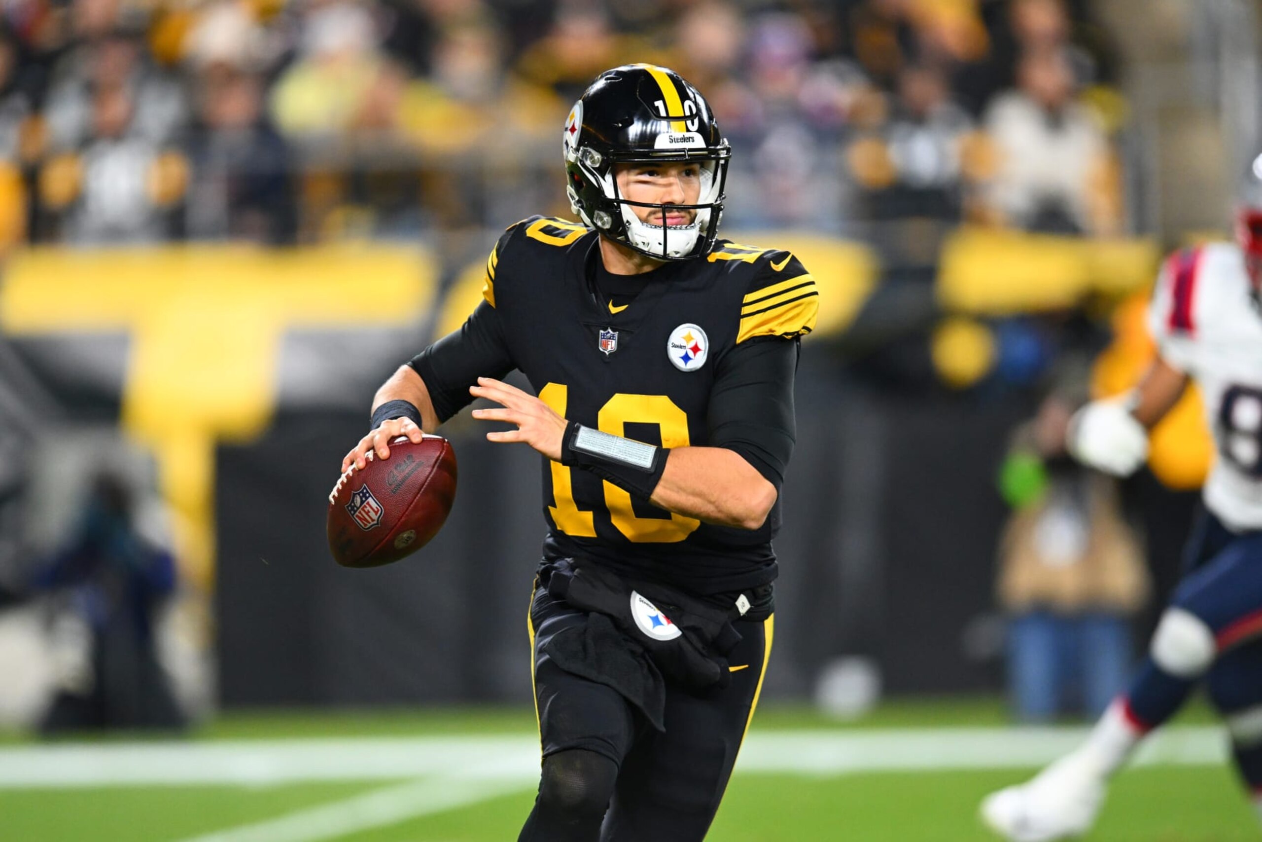 PITTSBURGH, PENNSYLVANIA - DECEMBER 07: Quarterback Mitch Trubisky (10) of the Pittsburgh Steelers looks to pass in the first half against the New England Patriots at Acrisure Stadium on December 07, 2023 in Pittsburgh, Pennsylvania. (Photo by Joe Sargent/Getty Images)