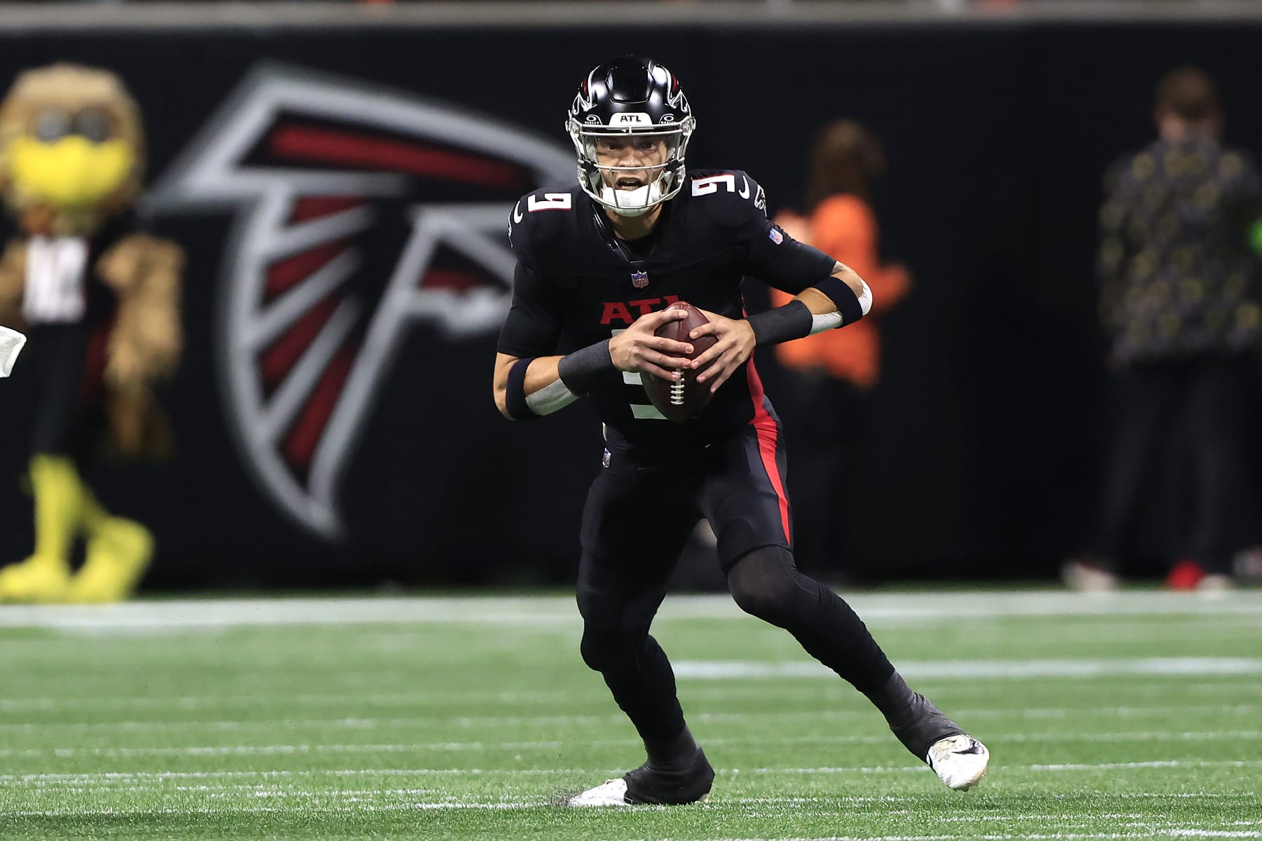 ATLANTA, GA - DECEMBER 10: Atlanta Falcons starting quarterback Desmond Ridder (9) scrambles during the Sunday afternoon NFL football game between  division rivals Atlanta Falcons and the Tampa Bay Buccaneers on December 10, 2023 at the Mercedes-Benz Stadium in Atlanta, Georgia.  (Photo by David J. Griffin/Icon Sportswire via Getty Images)