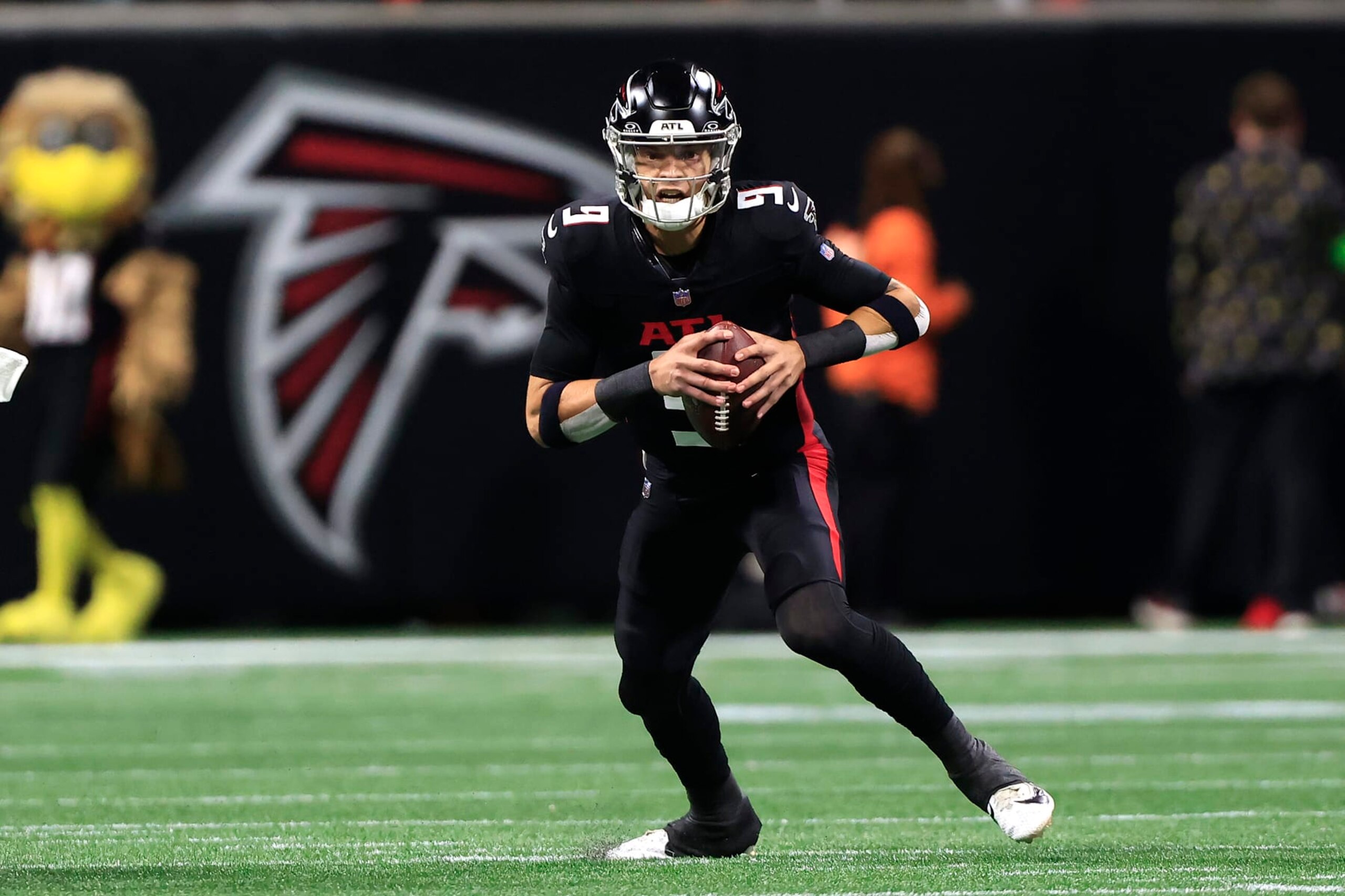 ATLANTA, GA - DECEMBER 10: Atlanta Falcons starting quarterback Desmond Ridder (9) scrambles during the Sunday afternoon NFL football game between  division rivals Atlanta Falcons and the Tampa Bay Buccaneers on December 10, 2023 at the Mercedes-Benz Stadium in Atlanta, Georgia.  (Photo by David J. Griffin/Icon Sportswire via Getty Images)