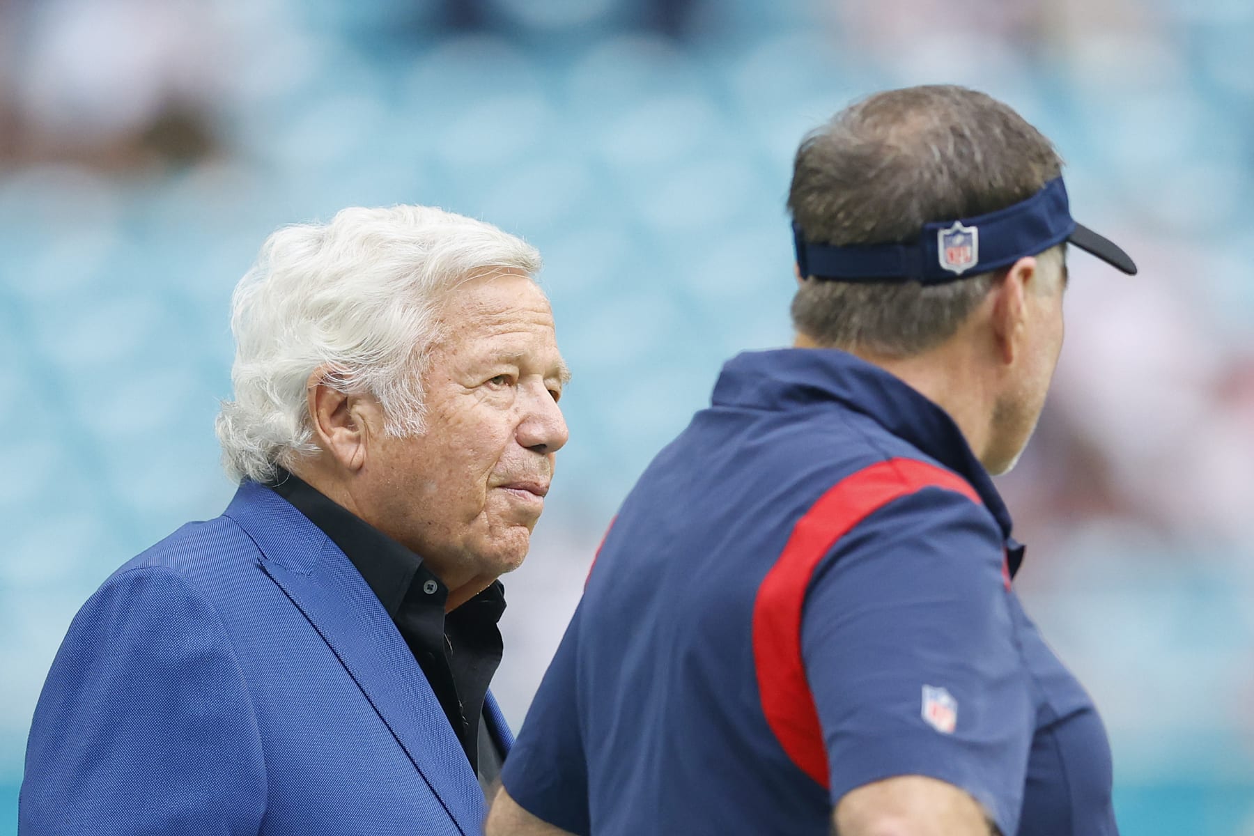 MIAMI GARDENS, FLORIDA - JANUARY 09: Owner Robert Kraft and head coach Bill Belichick of the New England Patriots talk prior to the game against the Miami Dolphins at Hard Rock Stadium on January 09, 2022 in Miami Gardens, Florida. (Photo by Michael Reaves/Getty Images)