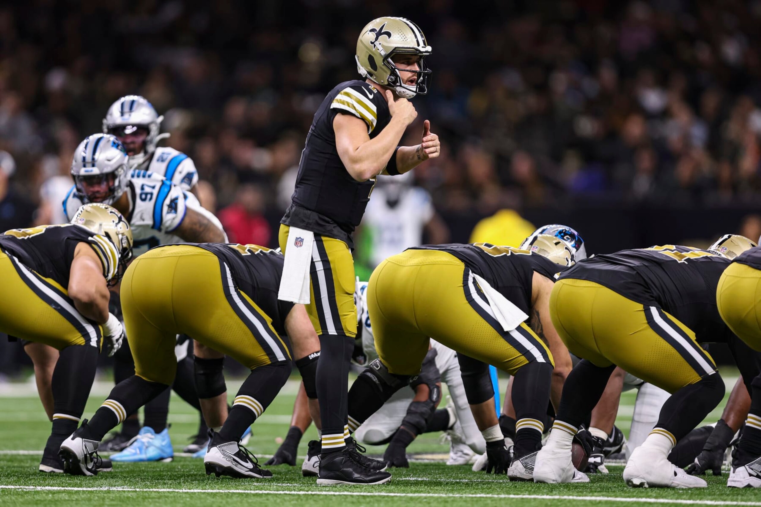 NEW ORLEANS, LA - DECEMBER 10: Derek Carr #4 of the New Orleans Saints gives assignments during an NFL football game against the Carolina Panthers at Caesars Superdome on December 10, 2023 in New Orleans, LA. (Photo by Perry Knotts/Getty Images) NEW ORLEANS, LA - DECEMBER 10: Derek Carr #4 of the New Orleans Saints gives assignments during an NFL football game against the Carolina Panthers at Caesars Superdome on December 10, 2023 in New Orleans, LA. (Photo by Perry Knotts/Getty Images)