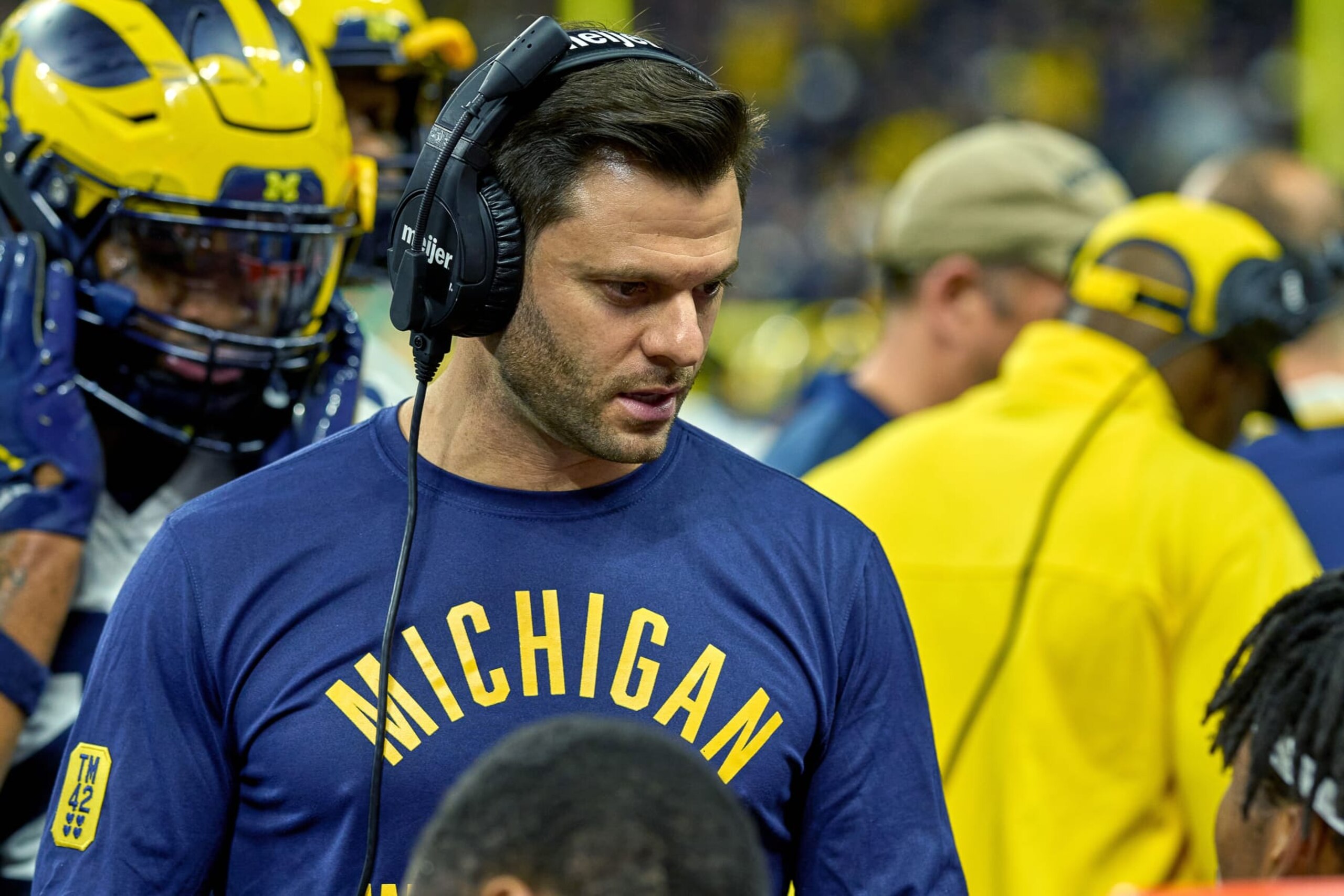 INDIANAPOLIS, IN - DECEMBER 04: Michigan Wolverines Linebackers George Helow talks to players during the Big Ten Championship Game between the Iowa Hawkeyes and the Michigan Wolverines on December 04, 2021, at Lucas Oil Stadium, in Indianapolis, IL. (Photo by Robin Alam/Icon Sportswire via Getty Images)