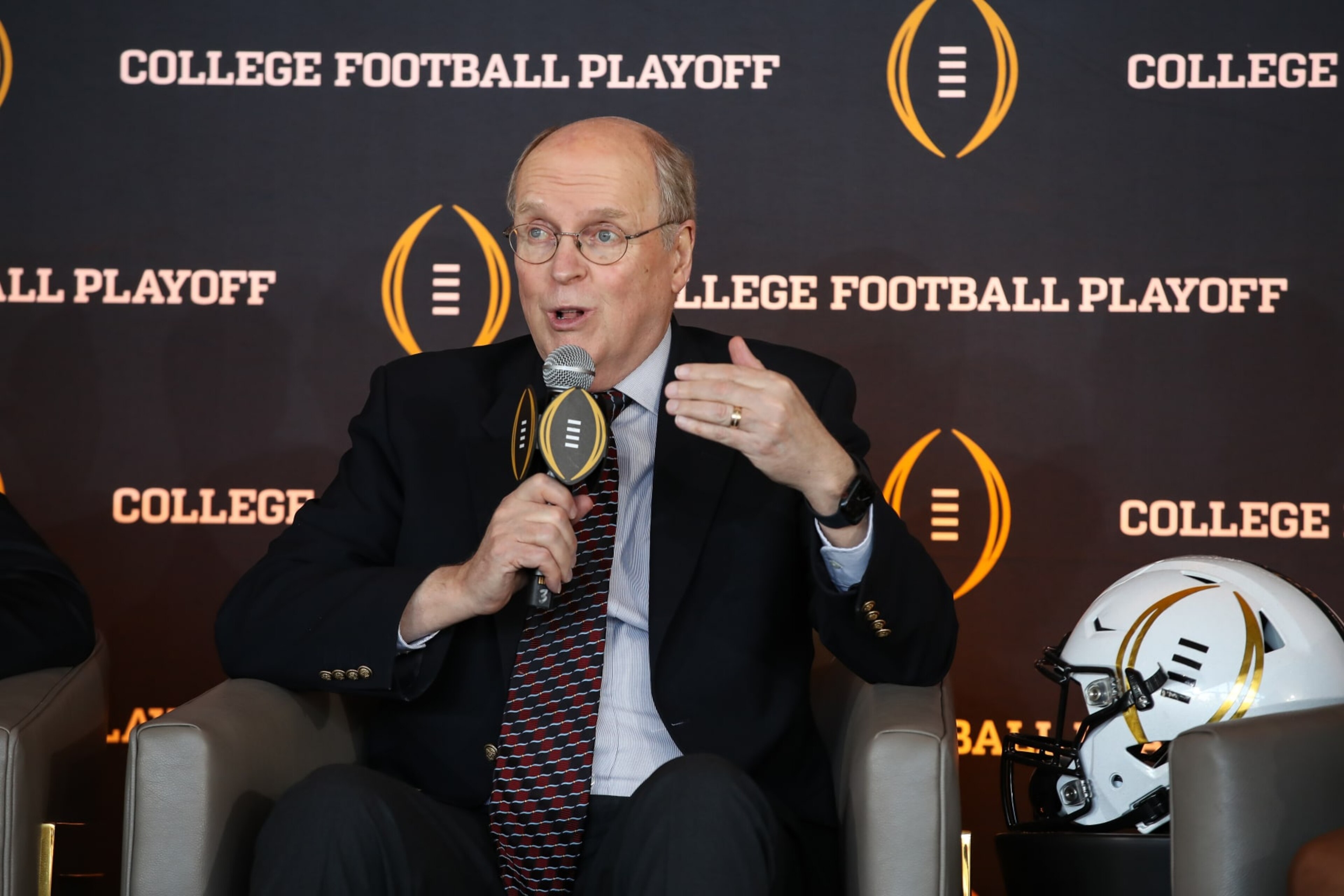LOS ANGELES, CA - NOVEMBER 19: CFP President Bill Hancock during the College Football Playoff press conference and media roundtable on November 19, 2022, at Banc of California Stadium in Los Angeles, CA. (Photo by Jevone Moore/Icon Sportswire via Getty Images) LOS ANGELES, CA - NOVEMBER 19: CFP President Bill Hancock during the College Football Playoff press conference and media roundtable on November 19, 2022, at Banc of California Stadium in Los Angeles, CA. (Photo by Jevone Moore/Icon Sportswire via Getty Images)