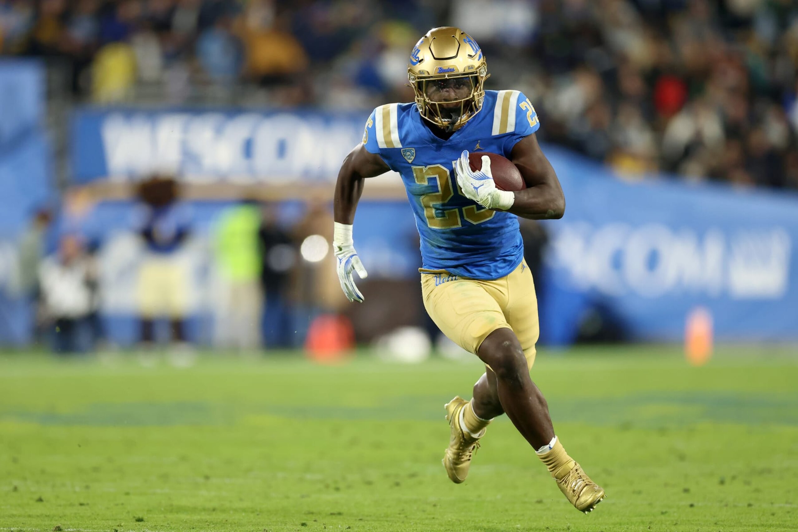 PASADENA, CALIFORNIA - NOVEMBER 25: TJ Harden #25 of the UCLA Bruins runs the ball during the second quarter against the California Golden Bears at Rose Bowl Stadium on November 25, 2023 in Pasadena, California. (Photo by Katelyn Mulcahy/Getty Images) PASADENA, CALIFORNIA - NOVEMBER 25: TJ Harden #25 of the UCLA Bruins runs the ball during the second quarter against the California Golden Bears at Rose Bowl Stadium on November 25, 2023 in Pasadena, California. (Photo by Katelyn Mulcahy/Getty Images)