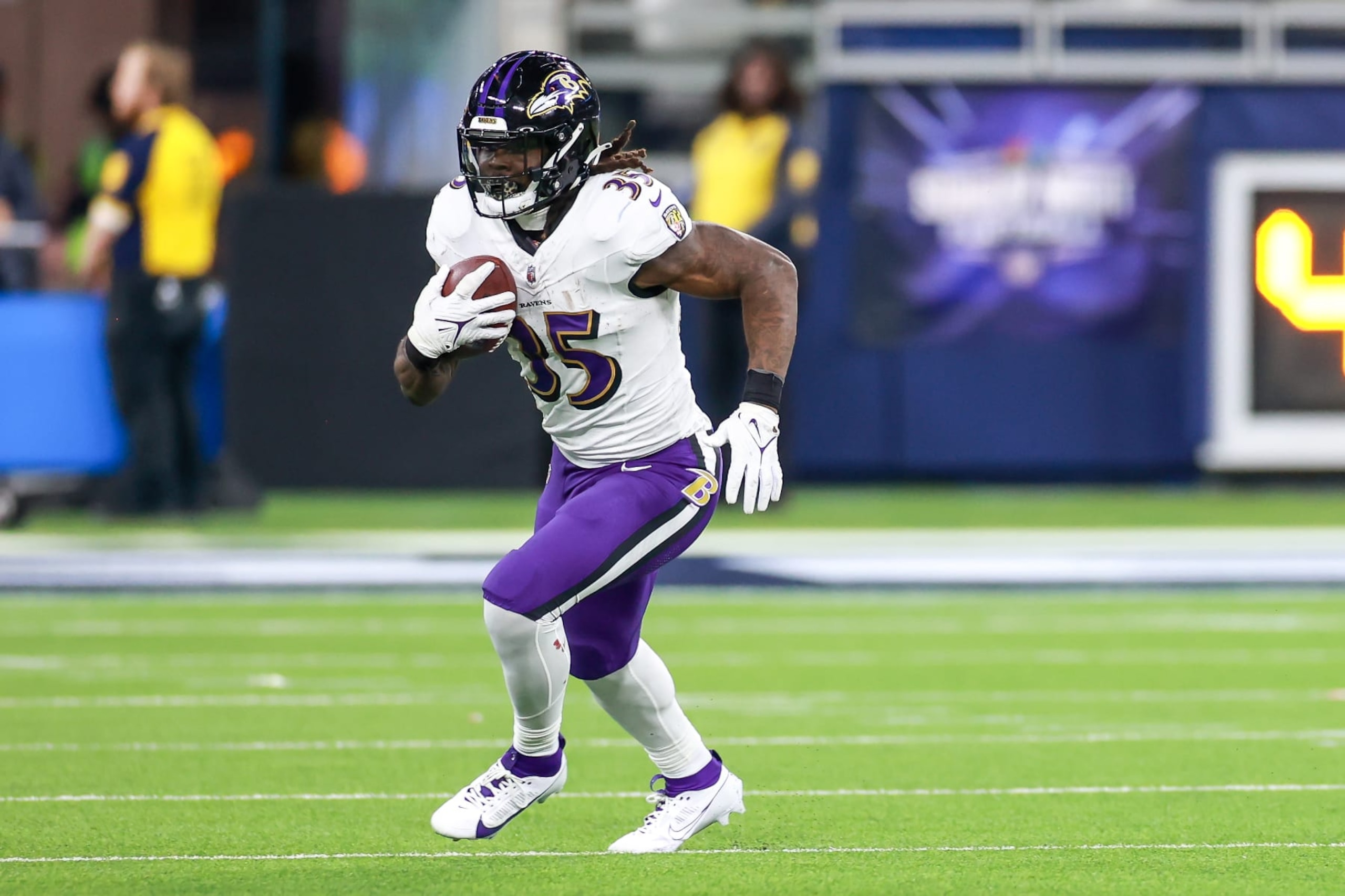 INGLEWOOD, CA - NOVEMBER 26: Baltimore Ravens running back Gus Edwards (35) during the Baltimore Ravens game versus the Los Angeles Chargers at Sofi Stadium in Inglewood, CA. (Photo by Jevone Moore/Icon Sportswire via Getty Images) INGLEWOOD, CA - NOVEMBER 26: Baltimore Ravens running back Gus Edwards (35) during the Baltimore Ravens game versus the Los Angeles Chargers at Sofi Stadium in Inglewood, CA. (Photo by Jevone Moore/Icon Sportswire via Getty Images)