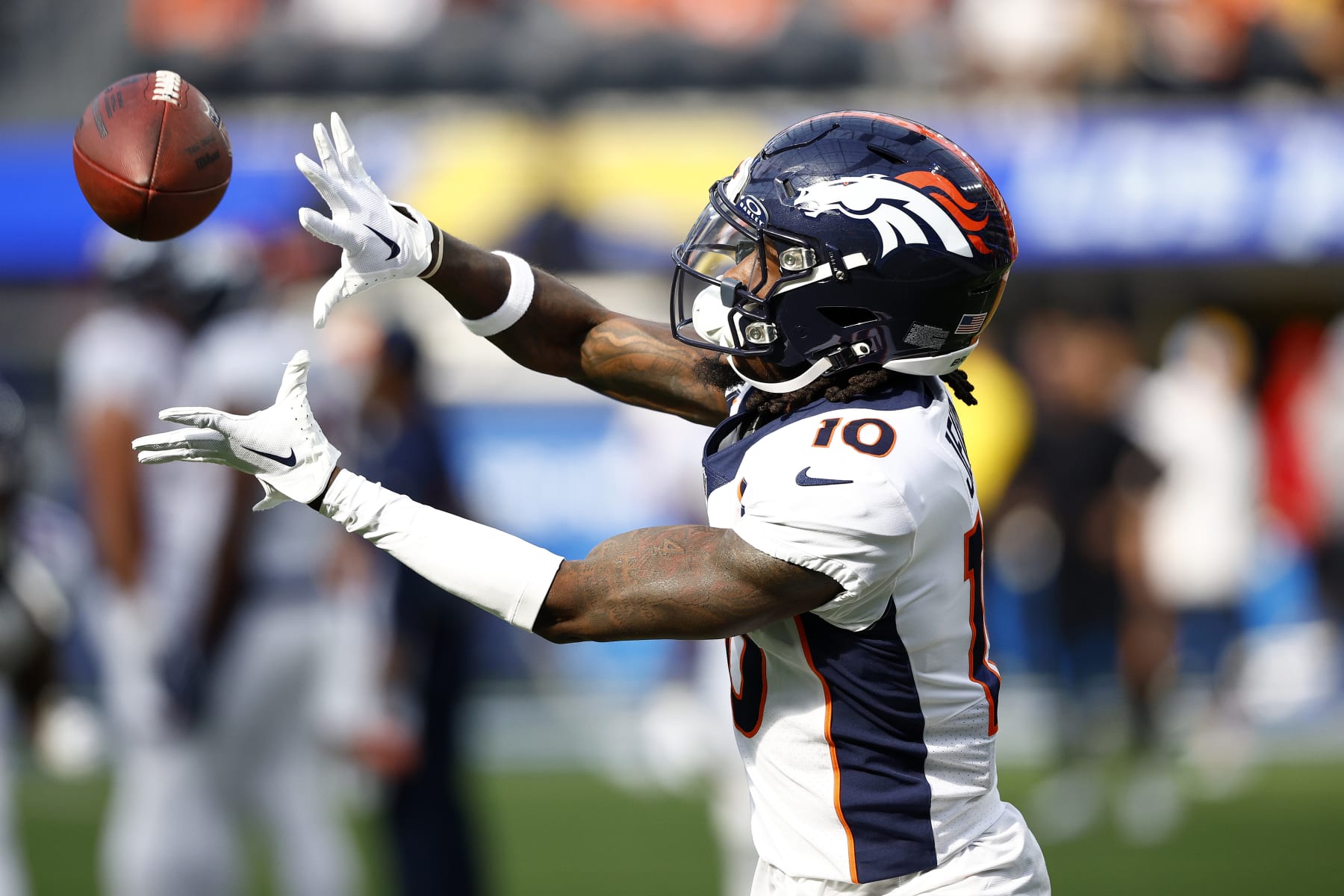 INGLEWOOD, CALIFORNIA - DECEMBER 10: Jerry Jeudy #10 of the Denver Broncos warms up before the game against the Los Angeles Chargers at SoFi Stadium on December 10, 2023 in Inglewood, California. (Photo by Ronald Martinez/Getty Images)