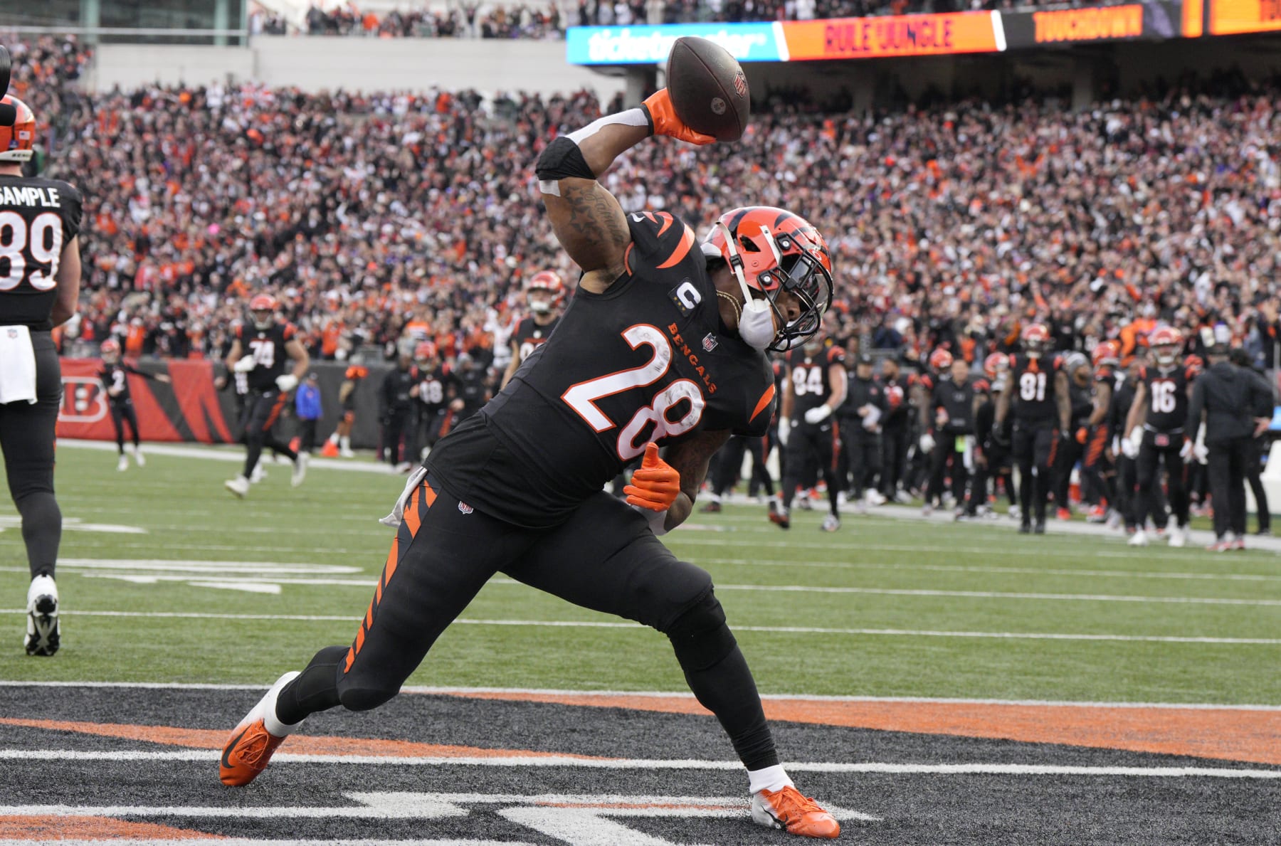 CINCINNATI, OHIO - DECEMBER 16: Joe Mixon #28 of the Cincinnati Bengals celebrates after scoring a touchdown in the fourth quarter of the game against the Minnesota Vikings at Paycor Stadium on December 16, 2023 in Cincinnati, Ohio. (Photo by Jeff Dean/Getty Images)