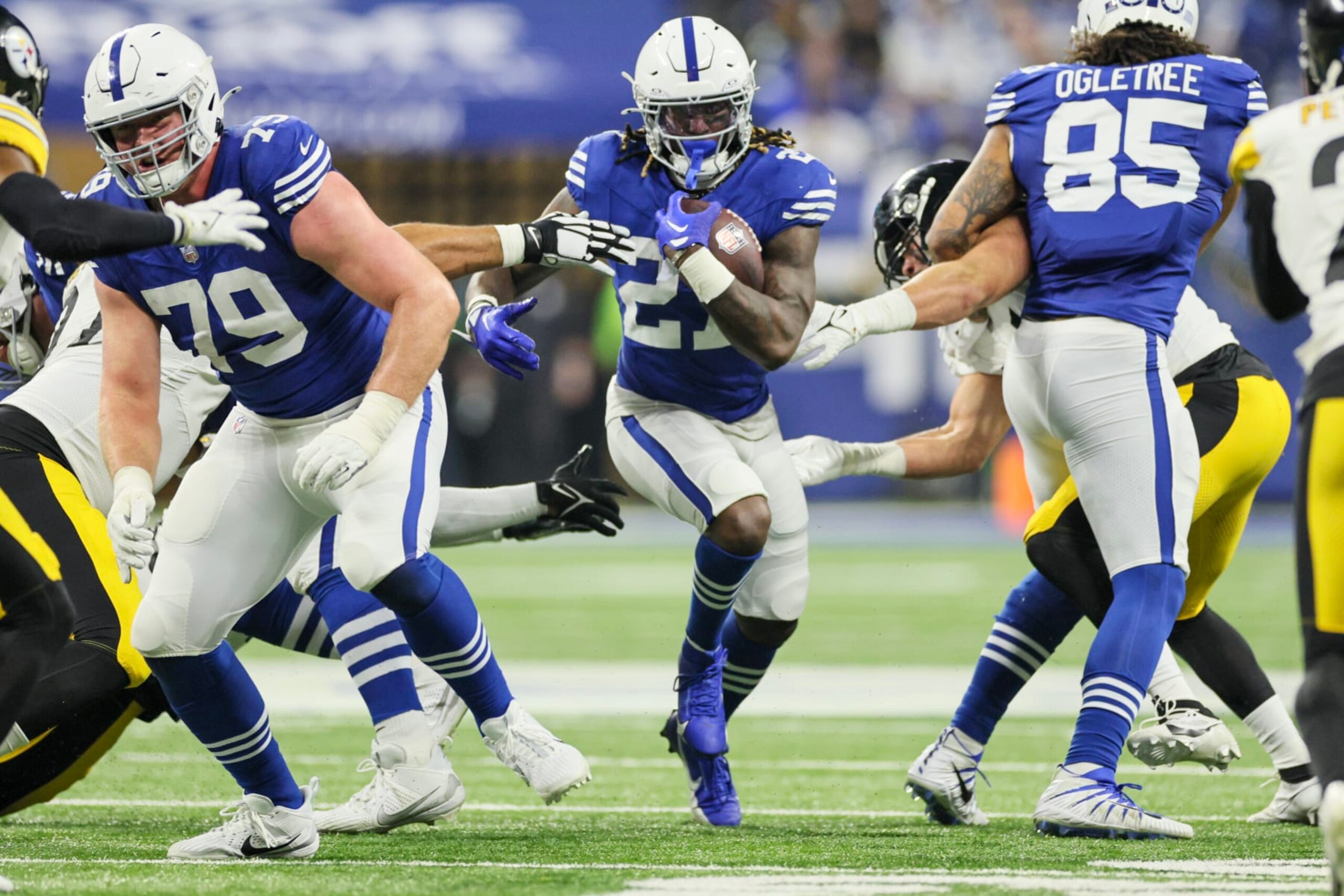 Colts RB Trey Sermon runs against the Steelers in Week 15