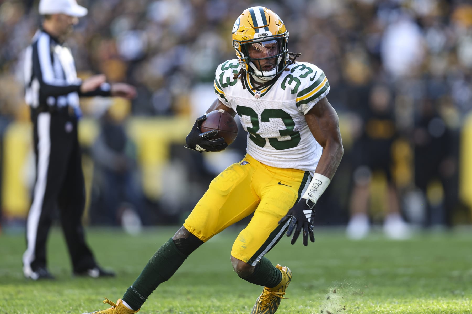 PITTSBURGH, PA - NOVEMBER 12: Aaron Jones #33 of the Green Bay Packers runs the ball during an NFL football game against the Pittsburgh Steelers at Acrisure Stadium on November 12, 2023 in Pittsburgh, Pennsylvania. (Photo by Perry Knotts/Getty Images)