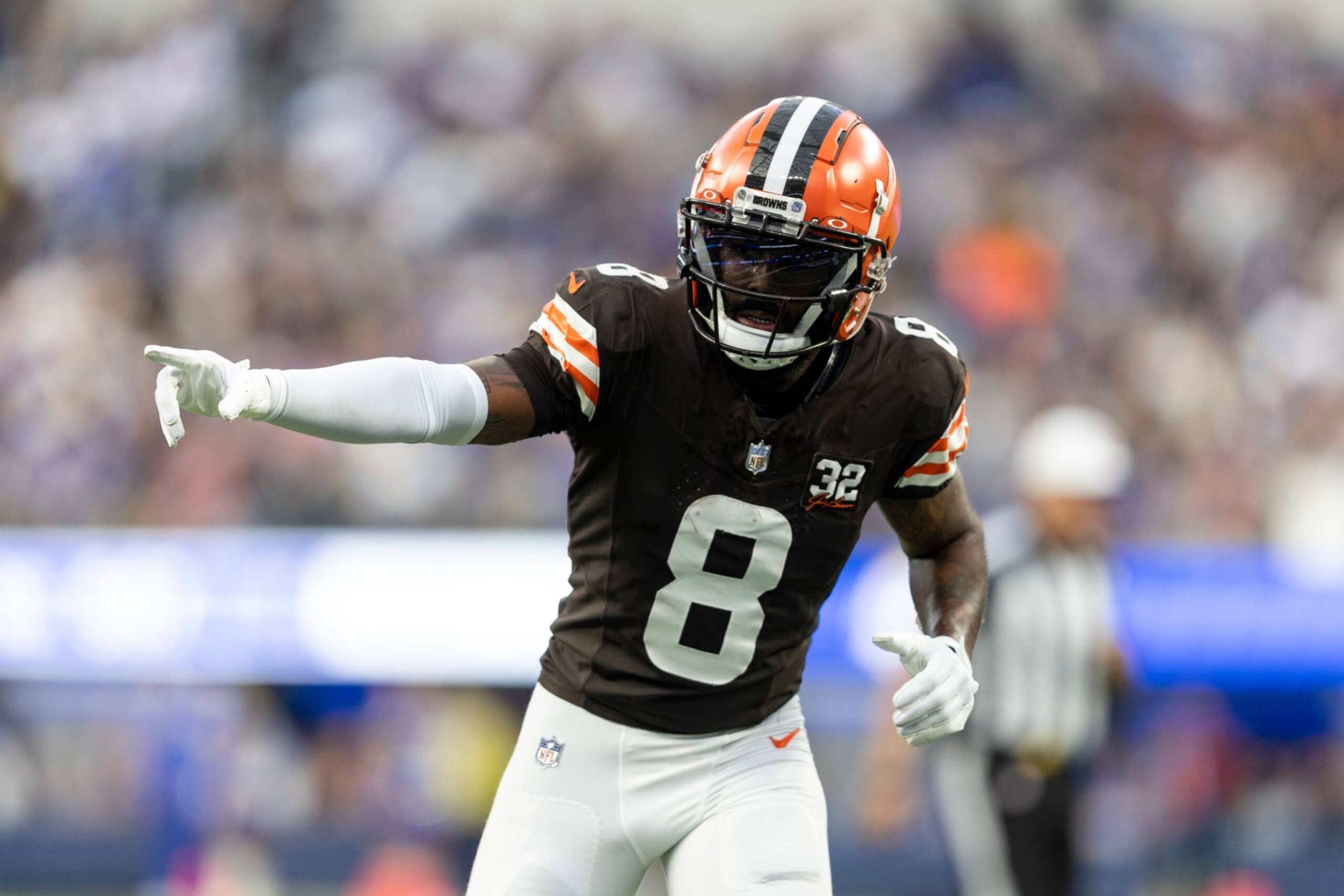 INGLEWOOD, CALIFORNIA - DECEMBER 03: Elijah Moore #8 of the Cleveland Browns signals as he lines up during an NFL football game between the Los Angeles Rams and the Cleveland Browns at SoFi Stadium on December 03, 2023 in Inglewood, California. (Photo by Michael Owens/Getty Images) INGLEWOOD, CALIFORNIA - DECEMBER 03: Elijah Moore #8 of the Cleveland Browns signals as he lines up during an NFL football game between the Los Angeles Rams and the Cleveland Browns at SoFi Stadium on December 03, 2023 in Inglewood, California. (Photo by Michael Owens/Getty Images)