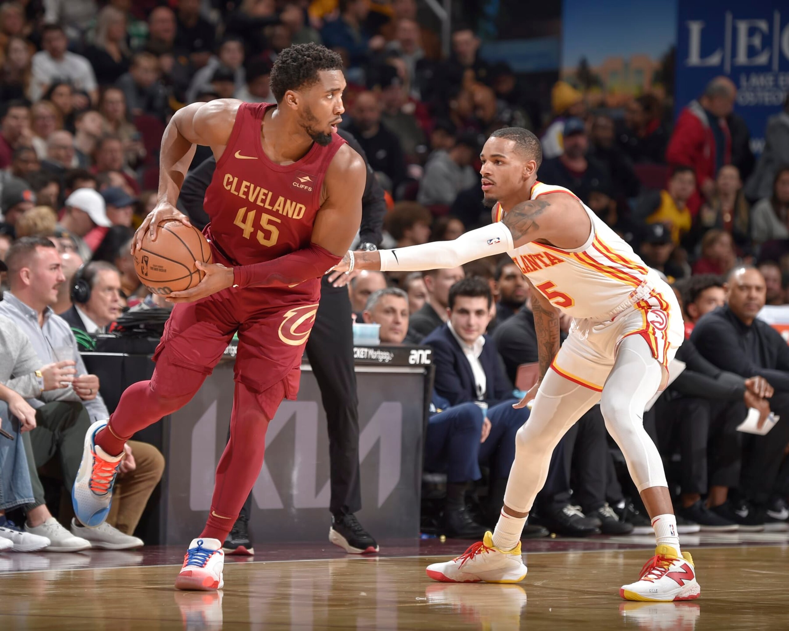 CLEVELAND, OH - DECEMBER 16:  Donovan Mitchell #45 of the Cleveland Cavaliers handles the ball during the game  on December 16, 2023 at Rocket Mortgage FieldHouse in Cleveland, Ohio. NOTE TO USER: User expressly acknowledges and agrees that, by downloading and/or using this Photograph, user is consenting to the terms and conditions of the Getty Images License Agreement. Mandatory Copyright Notice: Copyright 2023 NBAE (Photo by David Liam Kyle/NBAE via Getty Images)