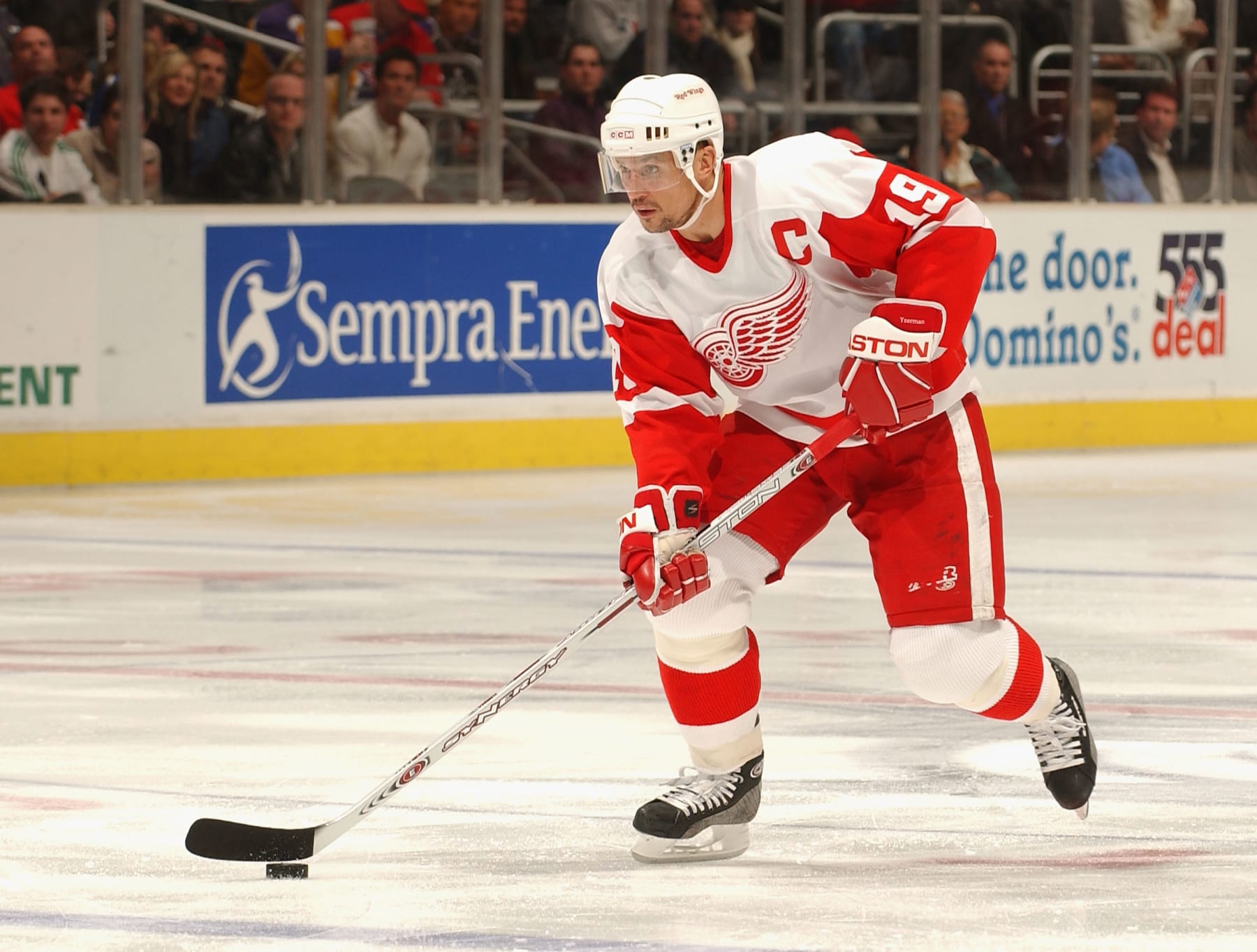 LOS ANGELES - NOVEMBER 28:  Steve Yzerman #19 of the Detroit Red Wings in action against the Los Angeles Kings during the game on November 28, 2005 at the Staples Center in Los Angeles, California.  The Red Wings defeated the Kings 5-2.  (Photo by Noah Graham/Getty Images)