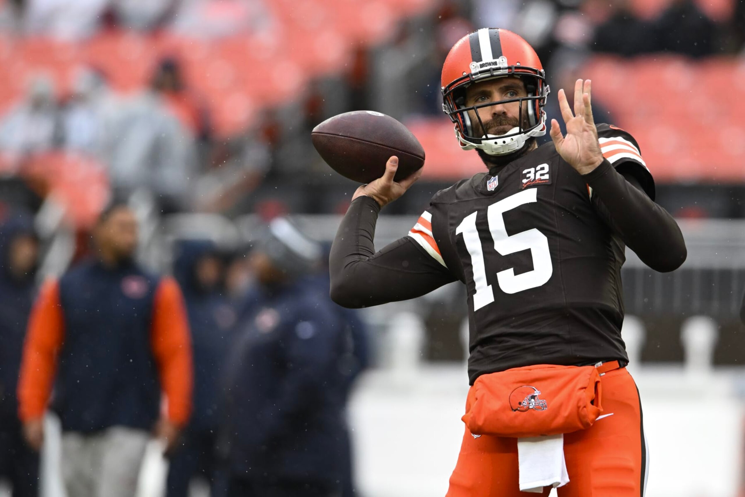 CLEVELAND, OHIO - DECEMBER 17: Joe Flacco #15 of the Cleveland Browns warms up prior to a game against the Chicago Bears at Cleveland Browns Stadium on December 17, 2023 in Cleveland, Ohio. (Photo by Nick Cammett/Getty Images)