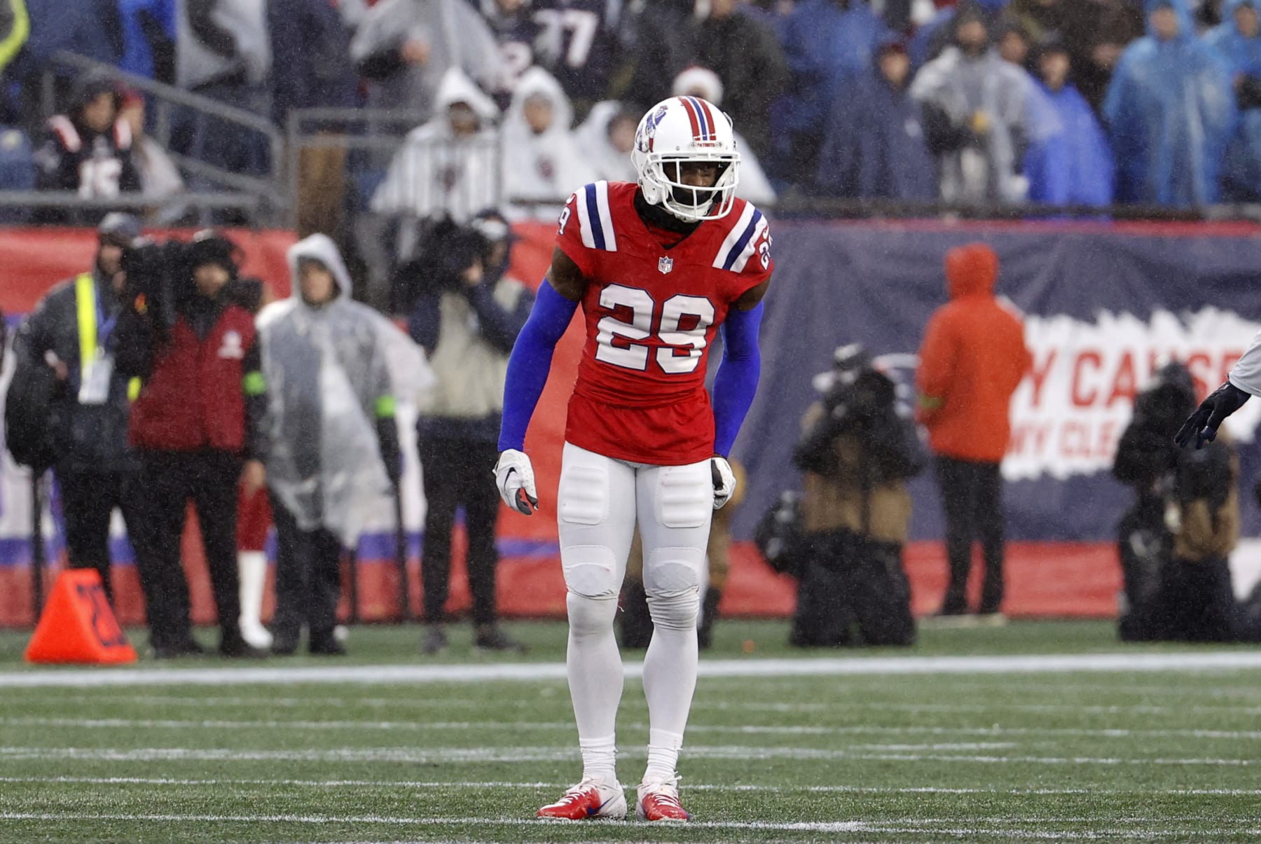 FOXBOROUGH, MA - DECEMBER 03: New England Patriots defensive back J.C. Jackson (29) during a game between the New England Patriots and the Los Angeles Chargers on December 3, 2023, at Gillette Stadium in Foxborough, Massachusetts. (Photo by Fred Kfoury III/Icon Sportswire via Getty Images)