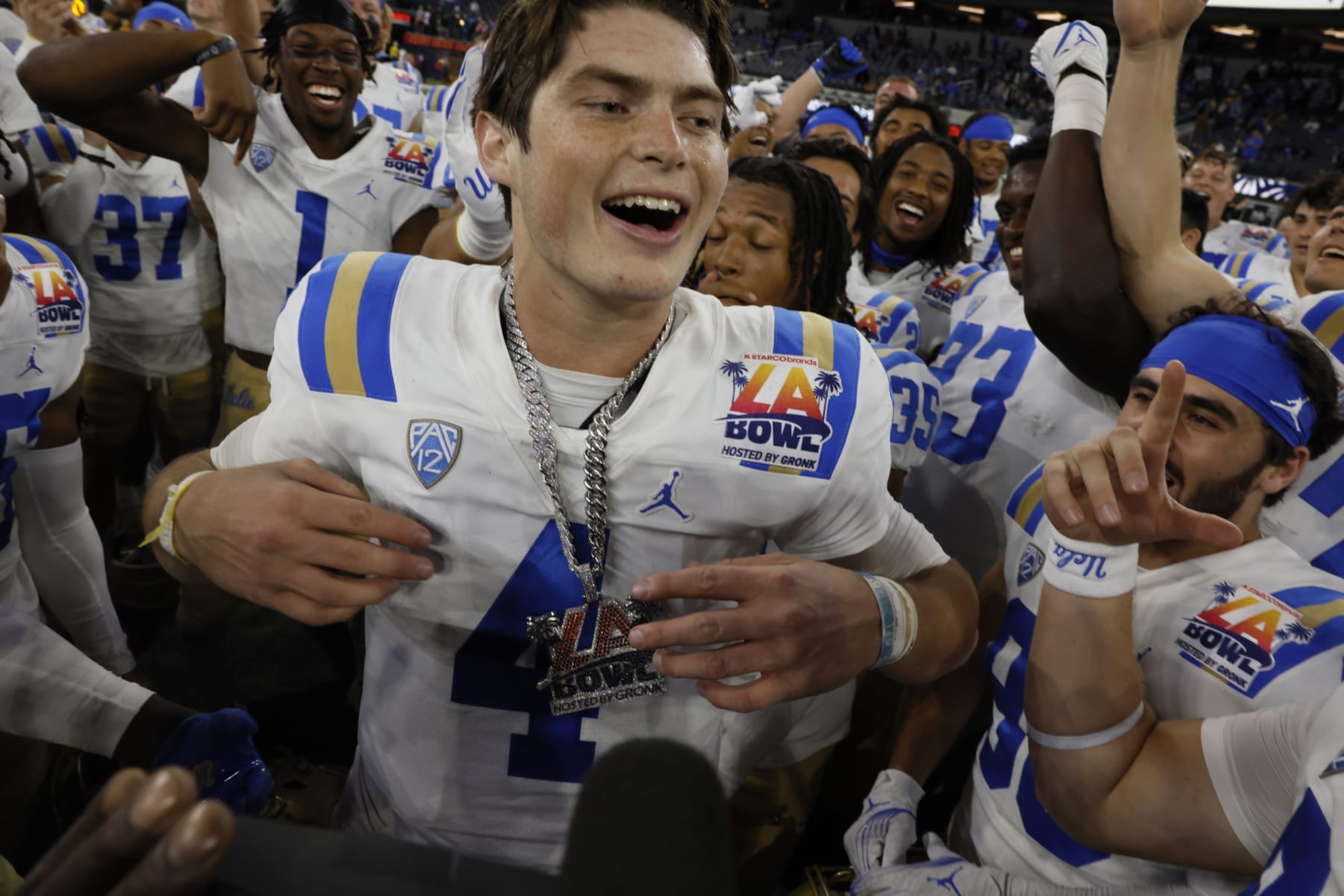 Los Angeles, CA - December 16: UCLA QB Ethan Garbers celebrates his team win against Boise State at The Starco Brands LA Bowl UCLA vs. Boise State at SoFi Stadium on Saturday, Dec. 16, 2023 in Los Angeles, CA. (Robert Gauthier / Los Angeles Times via Getty Images) Los Angeles, CA - December 16: UCLA QB Ethan Garbers celebrates his team win against Boise State at The Starco Brands LA Bowl UCLA vs. Boise State at SoFi Stadium on Saturday, Dec. 16, 2023 in Los Angeles, CA. (Robert Gauthier / Los Angeles Times via Getty Images)