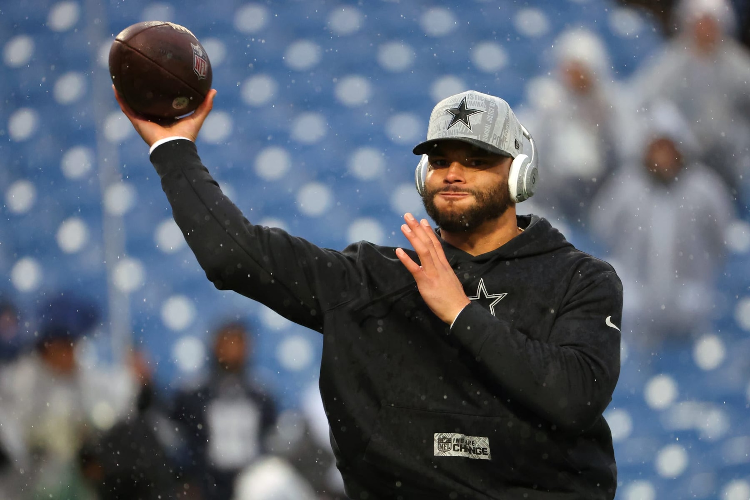 ORCHARD PARK, NEW YORK - DECEMBER 17: Dak Prescott #4 of the Dallas Cowboys warms up prior to a game against the Buffalo Bills at Highmark Stadium on December 17, 2023 in Orchard Park, New York. (Photo by Timothy T Ludwig/Getty Images)