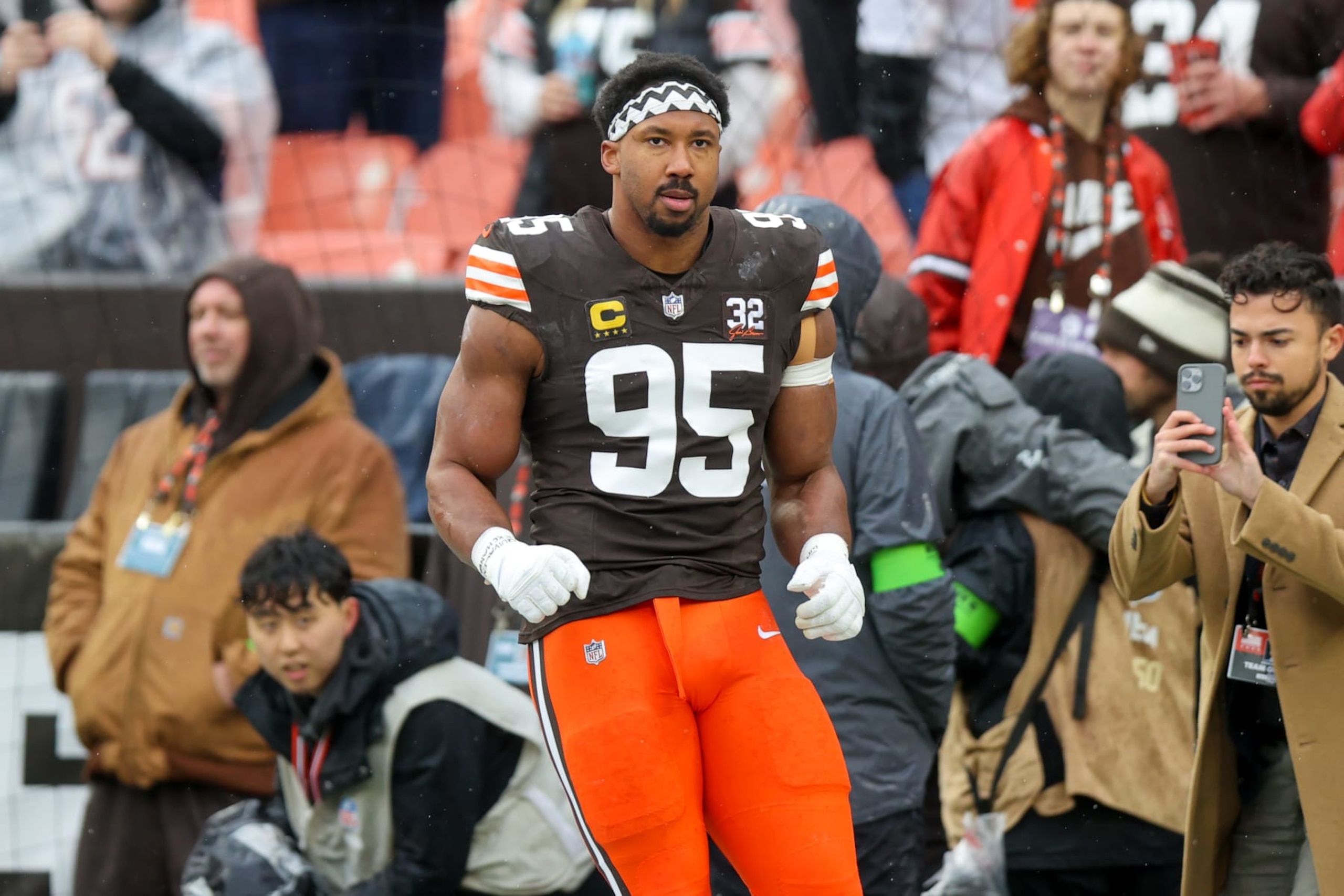 CLEVELAND, OH - DECEMBER 17: Cleveland Browns defensive end Myles Garrett (95) on the field prior to the National Football League game between the Chicago Bears and Cleveland Browns on December 17, 2023, at Cleveland Browns Stadium in Cleveland, OH. (Photo by Frank Jansky/Icon Sportswire via Getty Images)