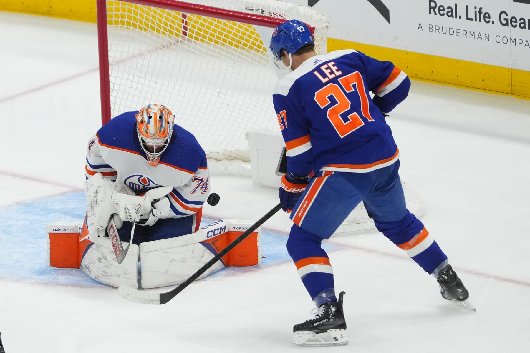 ELMONT, NY - DECEMBER 19: New York Islanders Left Wing Anders Lee (27) scores a goal on Edmonton Oilers Goalie Stuart Skinner (74) during the second period of the National Hockey League game between the Edmonton Oilers and the New York Islanders on December 19, 2023, at UBS Arena in Elmont, NY. (Photo by Gregory Fisher/Icon Sportswire via Getty Images)
