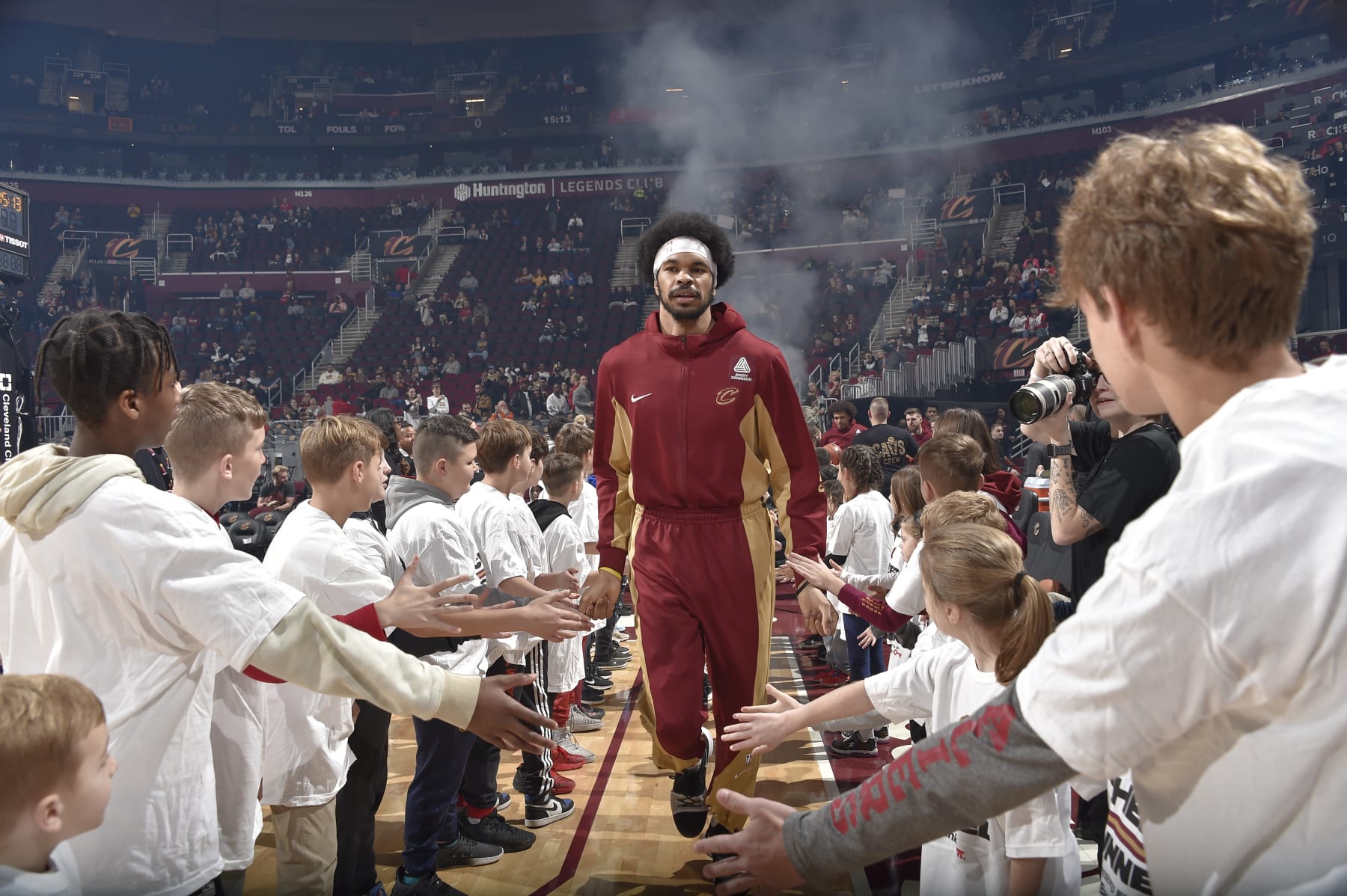 CLEVELAND, OH - DECEMBER 18: Jarrett Allen #31 of the Cleveland Cavaliers runs on to the court before the game against the Houston Rockets on December 18, 2023 at Rocket Mortgage FieldHouse in Cleveland, Ohio. NOTE TO USER: User expressly acknowledges and agrees that, by downloading and/or using this Photograph, user is consenting to the terms and conditions of the Getty Images License Agreement. Mandatory Copyright Notice: Copyright 2023 NBAE (Photo by David Liam Kyle/NBAE via Getty Images)