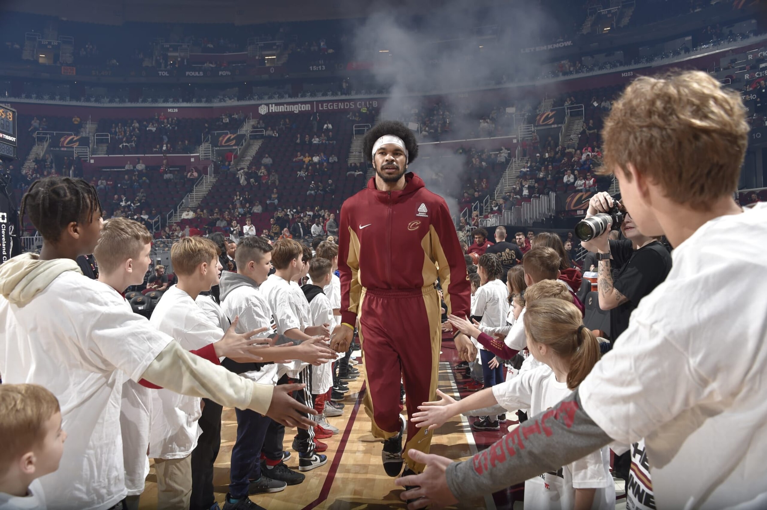 CLEVELAND, OH - DECEMBER 18: Jarrett Allen #31 of the Cleveland Cavaliers runs on to the court before the game against the Houston Rockets on December 18, 2023 at Rocket Mortgage FieldHouse in Cleveland, Ohio. NOTE TO USER: User expressly acknowledges and agrees that, by downloading and/or using this Photograph, user is consenting to the terms and conditions of the Getty Images License Agreement. Mandatory Copyright Notice: Copyright 2023 NBAE (Photo by David Liam Kyle/NBAE via Getty Images)