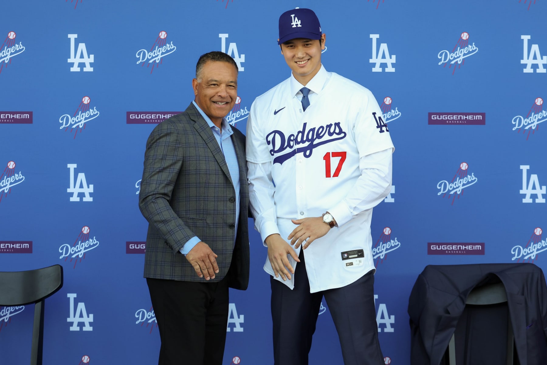 Dave Roberts (L) and Shohei Ohtani (R)