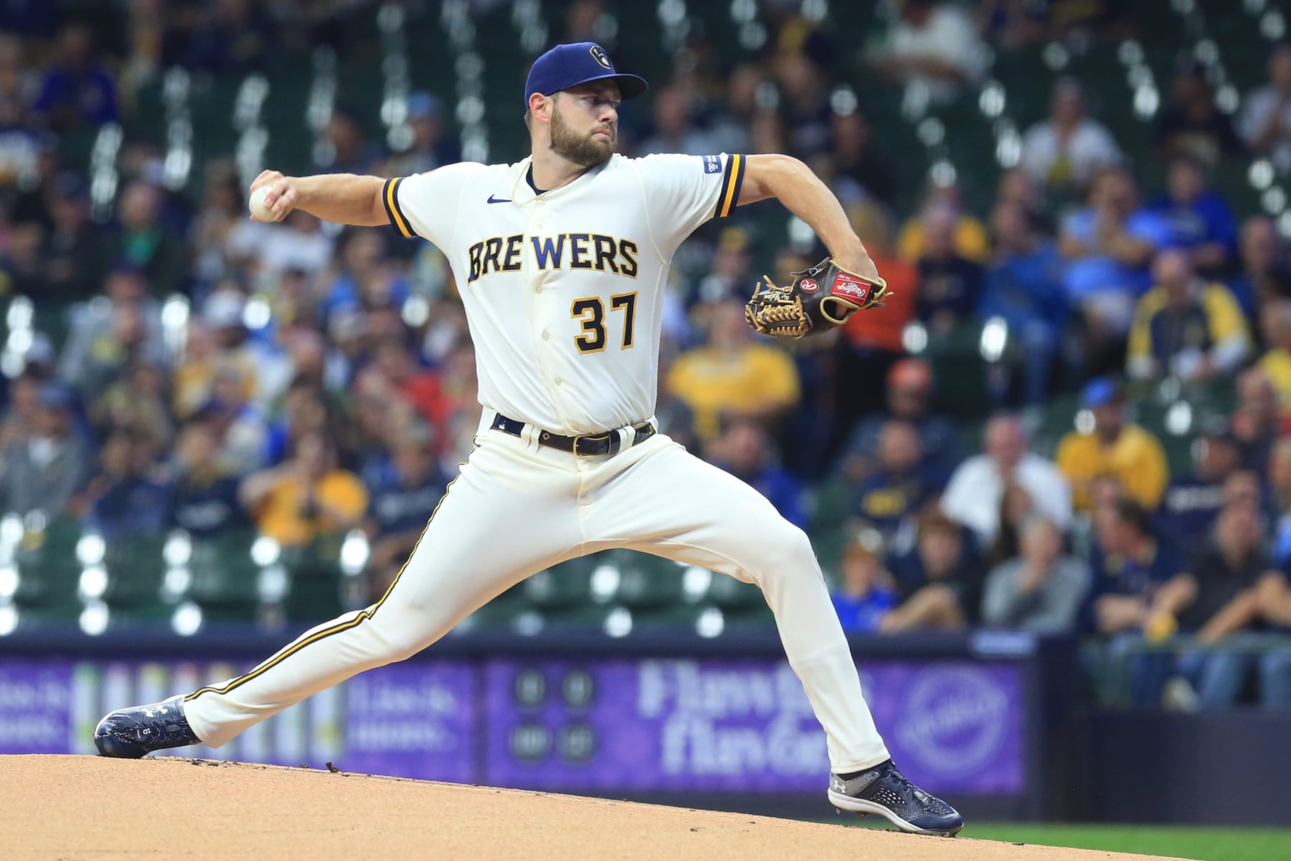 MILWAUKEE, WI - SEPTEMBER 26: Milwaukee Brewers starting pitcher Adrian Houser (37) pitches during a game between the Milwaukee Brewers and the St Louis Cardinals at American Family Field on September 26, 2023 in Milwaukee, WI. (Photo by Larry Radloff/Icon Sportswire via Getty Images) MILWAUKEE, WI - SEPTEMBER 26: Milwaukee Brewers starting pitcher Adrian Houser (37) pitches during a game between the Milwaukee Brewers and the St Louis Cardinals at American Family Field on September 26, 2023 in Milwaukee, WI. (Photo by Larry Radloff/Icon Sportswire via Getty Images)