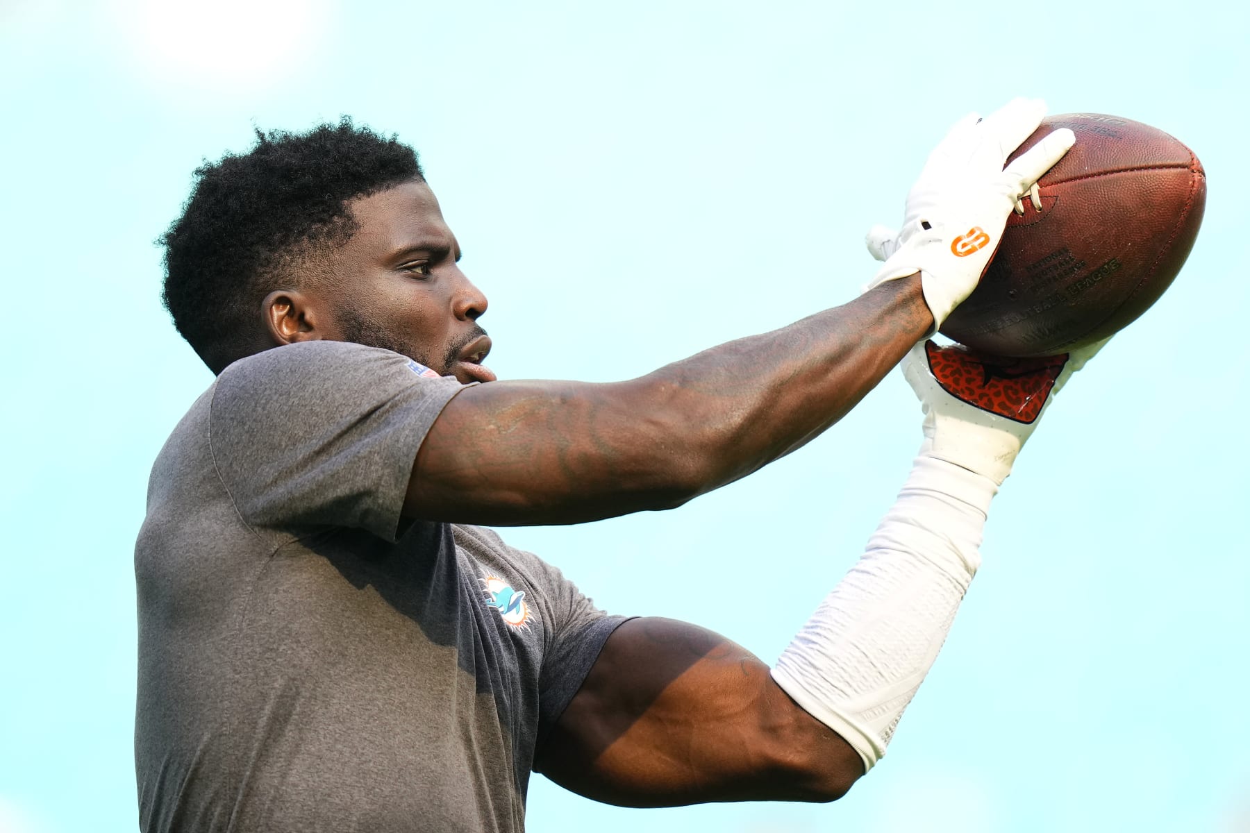 MIAMI GARDENS, FLORIDA - DECEMBER 17: Tyreek Hill #10 of the Miami Dolphins warms up prior to a game against the New York Jets at Hard Rock Stadium on December 17, 2023 in Miami Gardens, Florida. (Photo by Rich Storry/Getty Images)