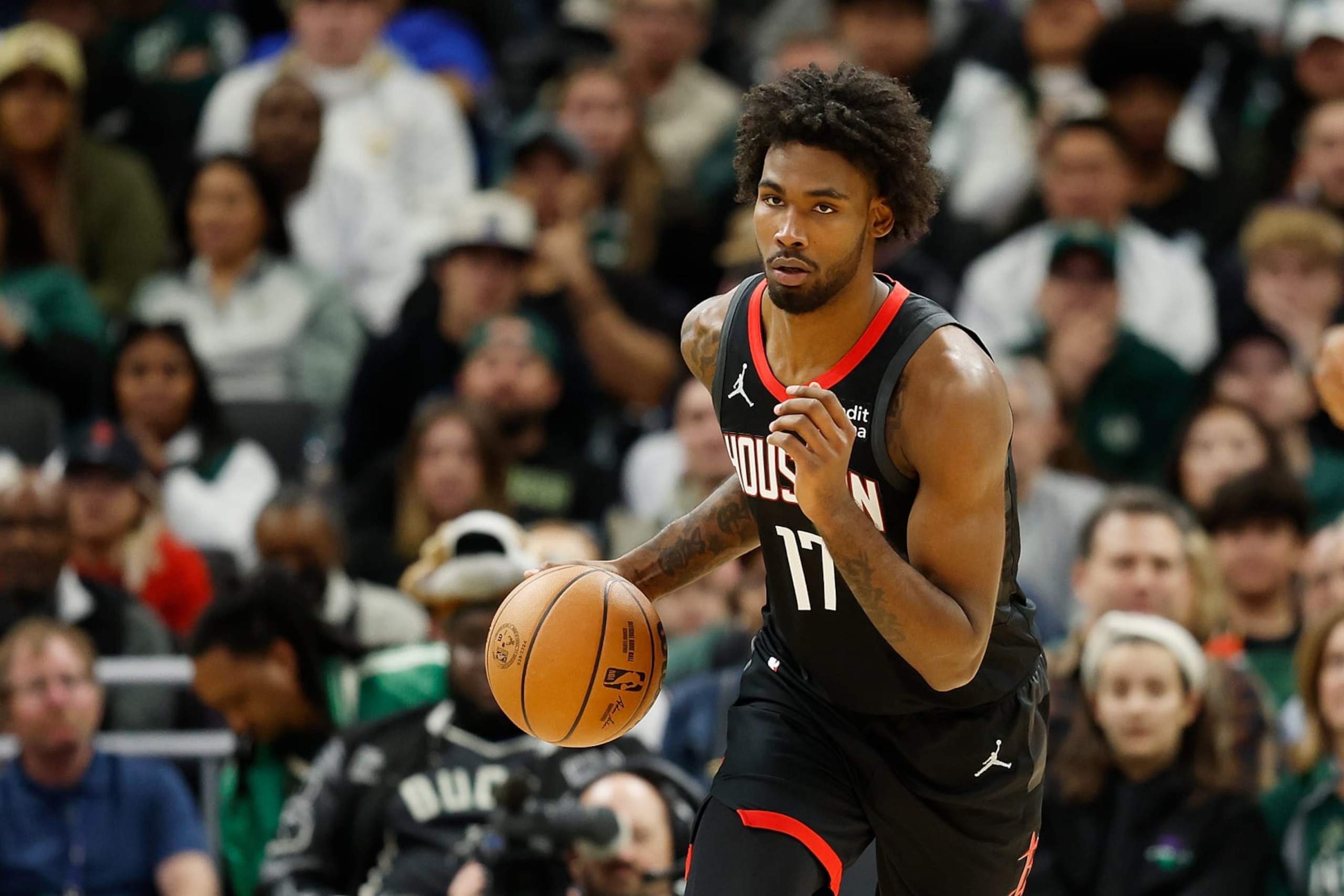 MILWAUKEE, WISCONSIN - DECEMBER 17: Tari Eason #17 of the Houston Rockets dribbles up court during the second half of the game against the Milwaukee Bucks at Fiserv Forum on December 17, 2023 in Milwaukee, Wisconsin. NOTE TO USER: User expressly acknowledges and agrees that, by downloading and or using this photograph, User is consenting to the terms and conditions of the Getty Images License Agreement. (Photo by John Fisher/Getty Images)