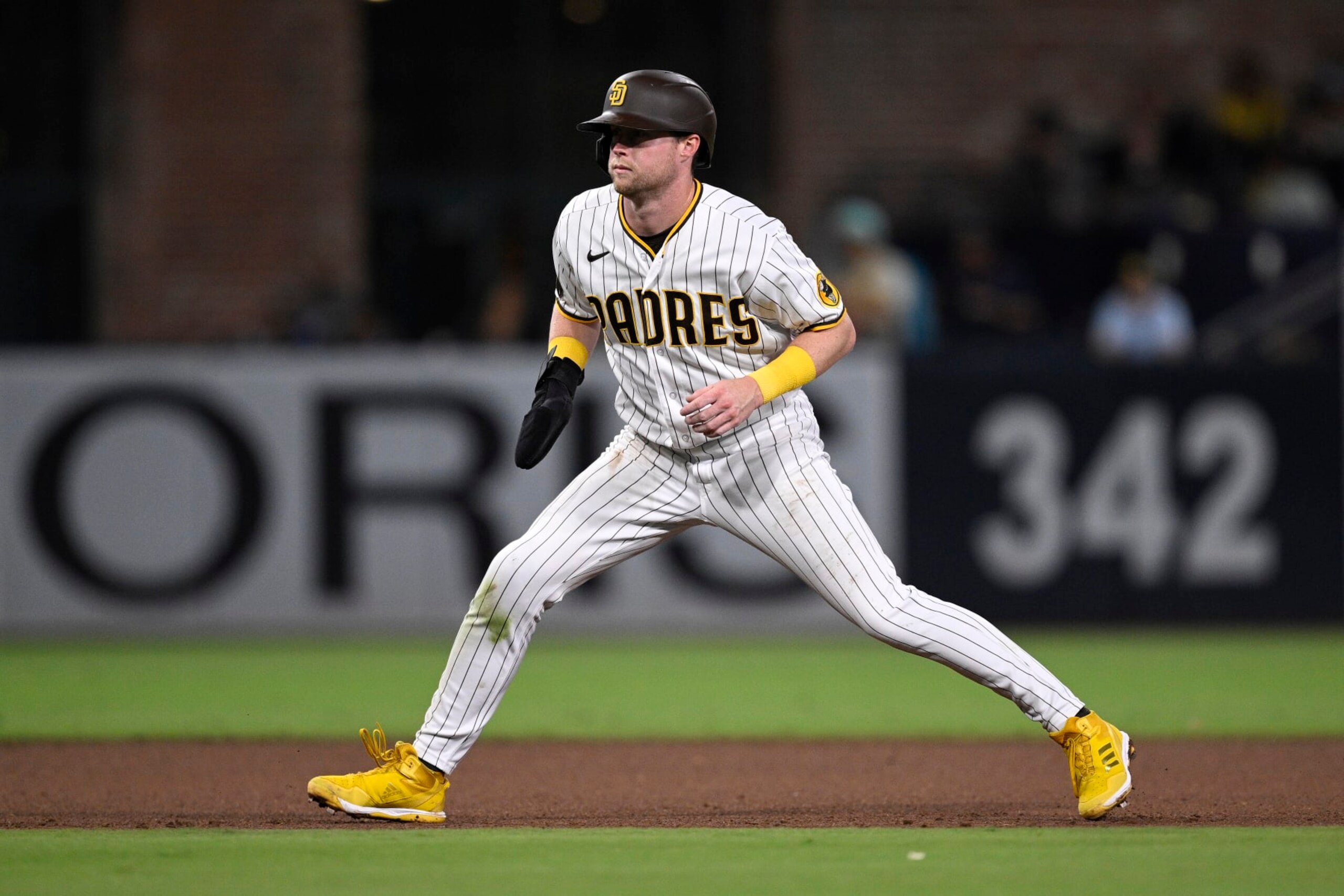 SAN DIEGO, CALIFORNIA - AUGUST 17: Jake Cronenworth #9 of the San Diego Padres leads off second base during the fifth inning against the Arizona Diamondbacks at PETCO Park on August 17, 2023 in San Diego, California. (Photo by Orlando Ramirez/Getty Images) SAN DIEGO, CALIFORNIA - AUGUST 17: Jake Cronenworth #9 of the San Diego Padres leads off second base during the fifth inning against the Arizona Diamondbacks at PETCO Park on August 17, 2023 in San Diego, California. (Photo by Orlando Ramirez/Getty Images)